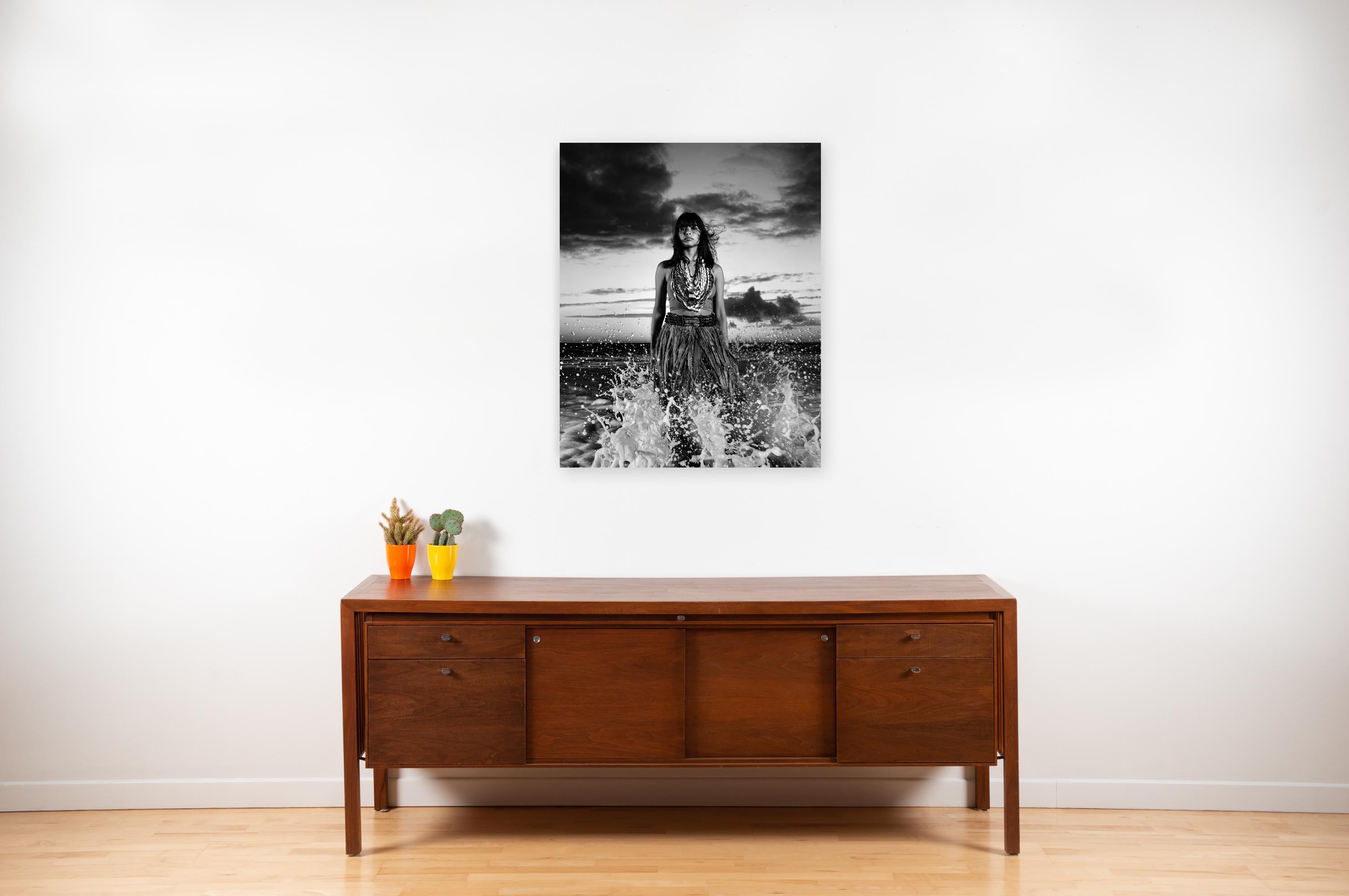 HERMOSA - Contemporain Photograph par Cara Romero