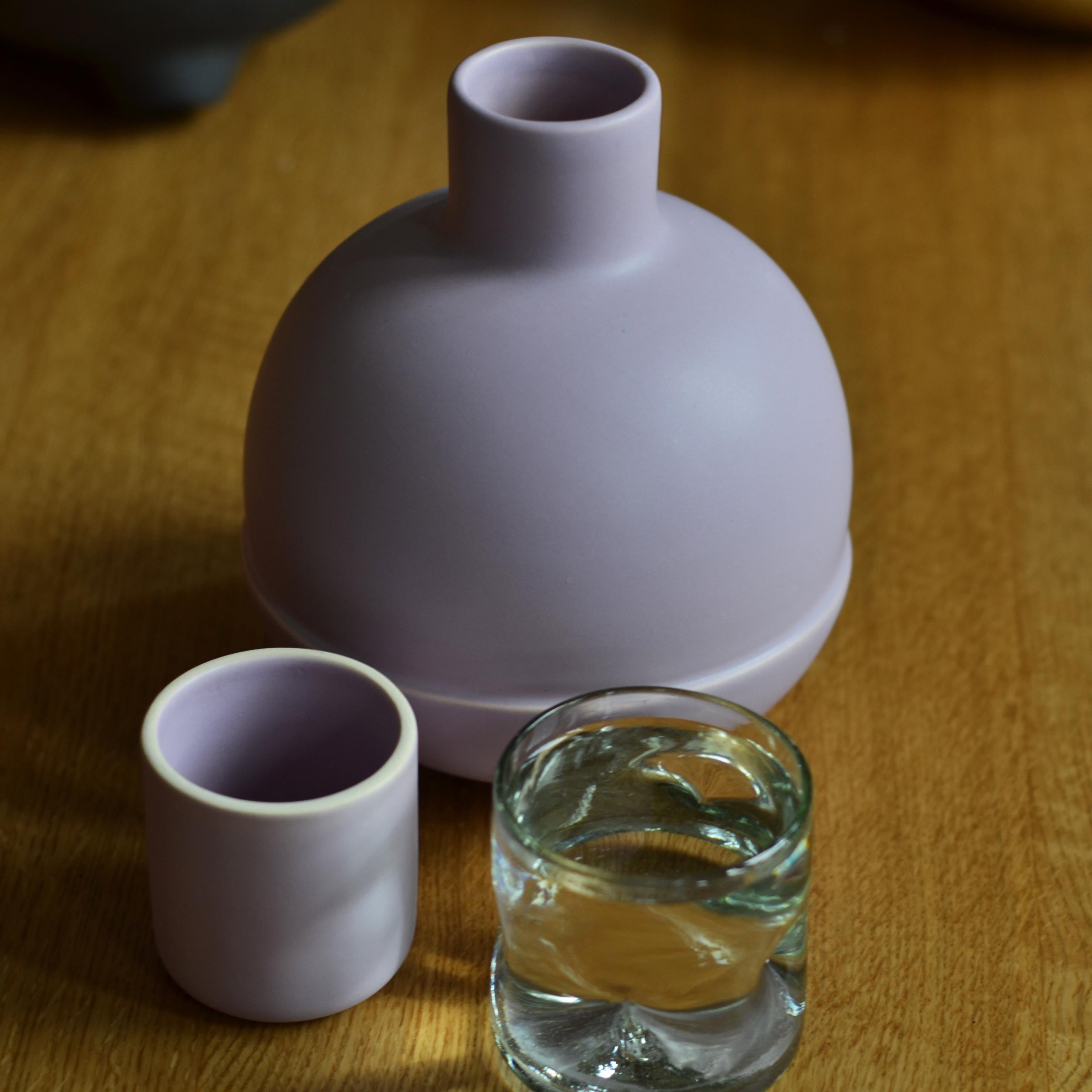 Mexicain Carafe et tasses Lavanda grande taille, fabriquées à la main, inspirées des carafes traditionnelles en céramique  en vente