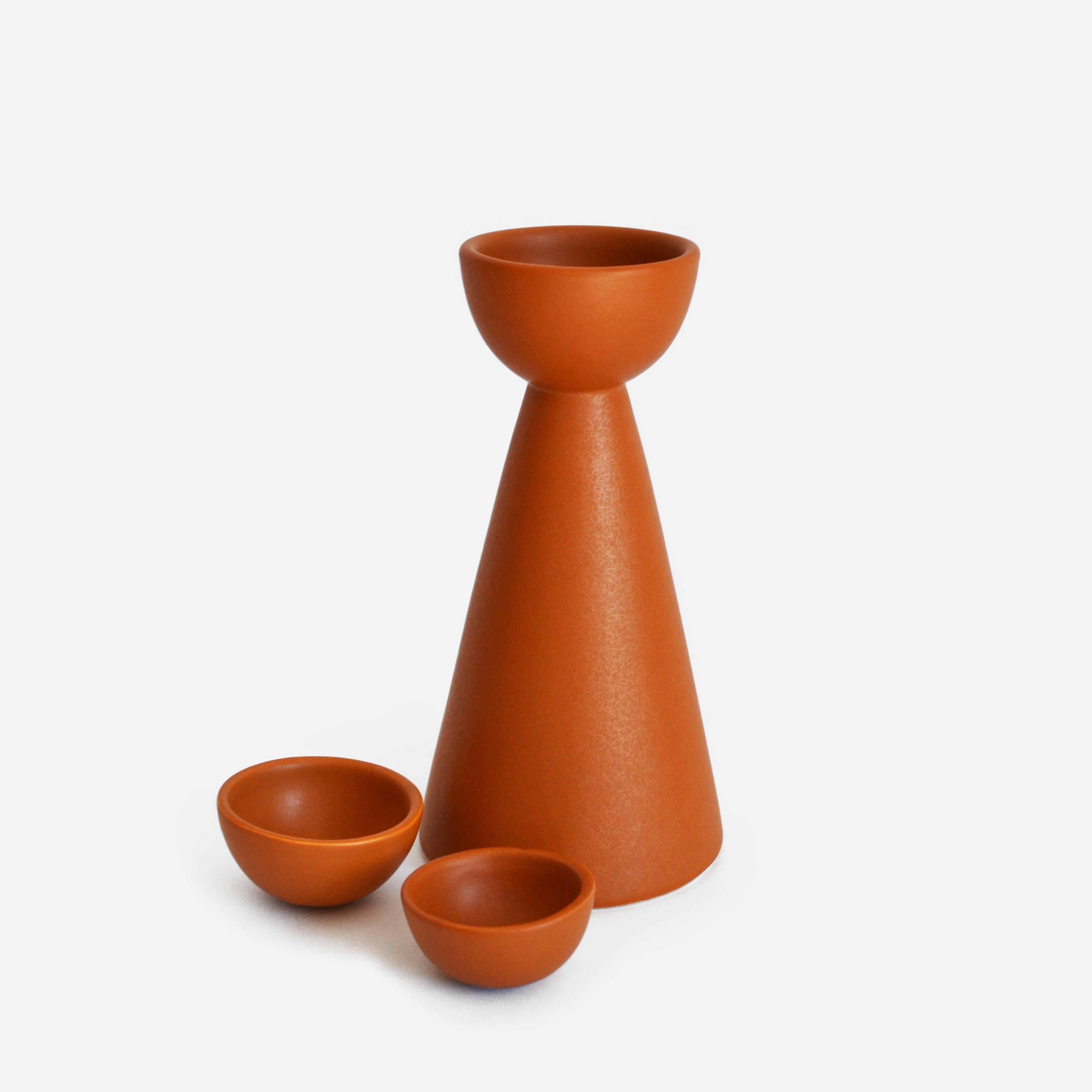 Vernissé Carafe Contemporary Yet Inspired by Traditional Carafes Jug, Pitcher for Mezcal en vente