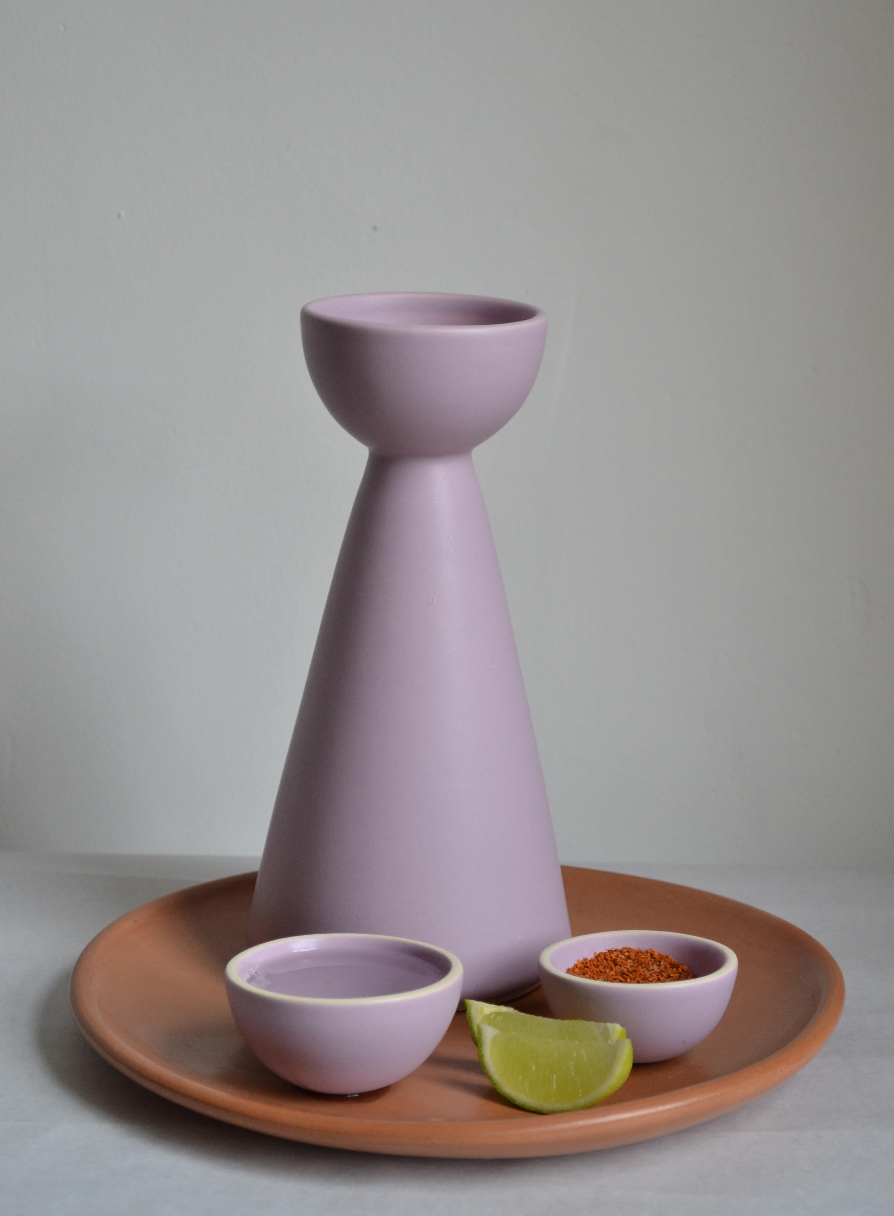 Set includes - 1 bottle and 2 cups

Our carafe colection is a tribute to the traditional pitchers of the regions of Tonala´ and Tlaquepaque in Jalisco, these two regions developed during the period of the conquest as pottery centers.

Half