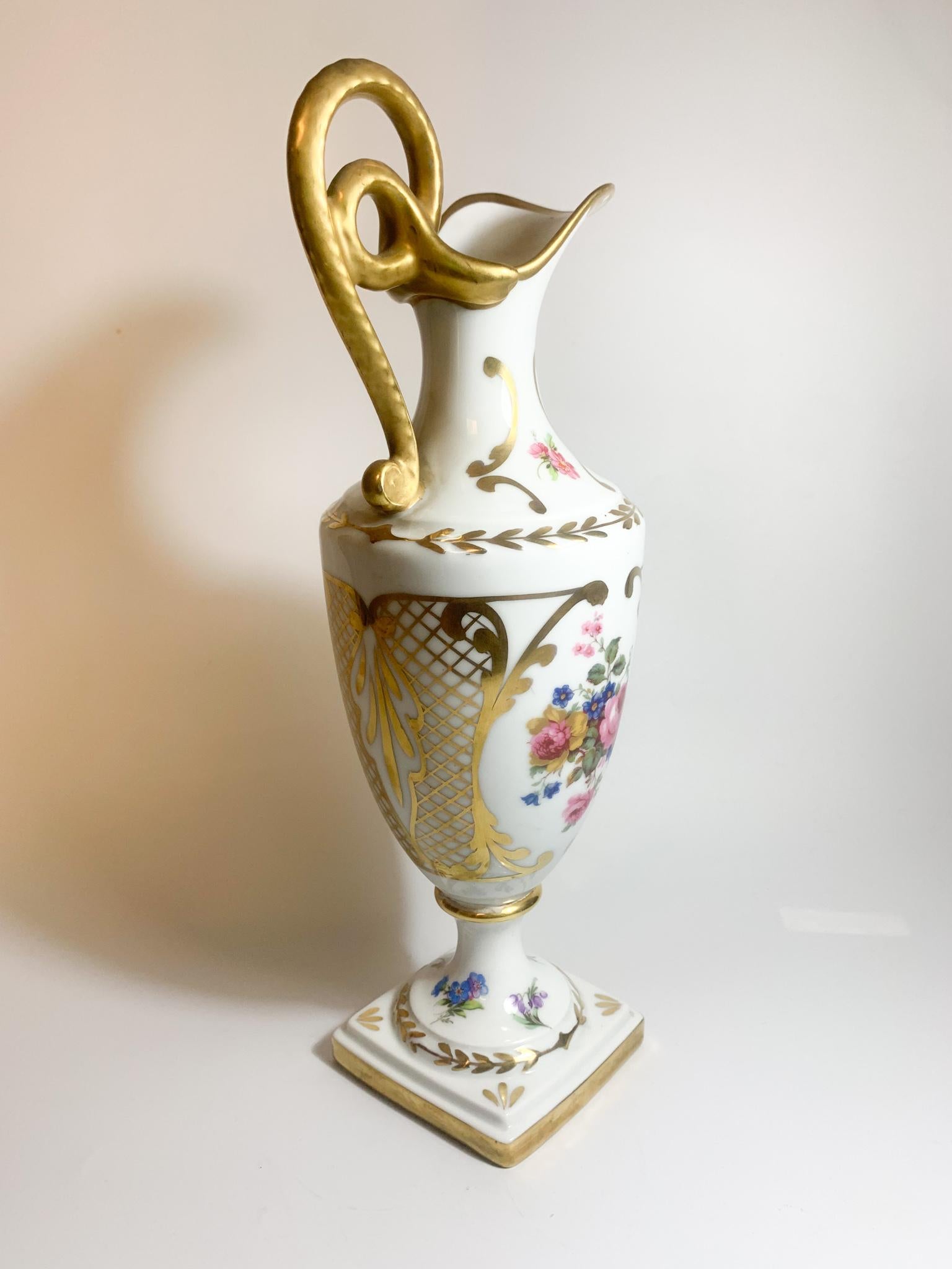 Carafe in French Limoges Porcelain Hand Painted, 1940s For Sale 5
