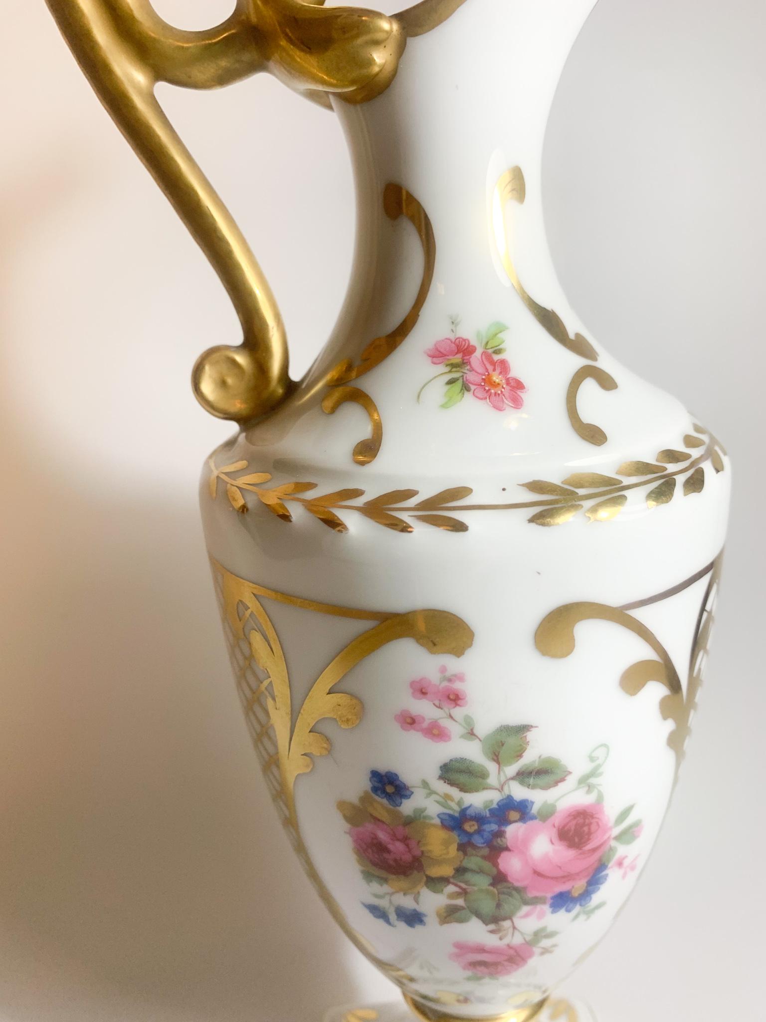 Carafe in French Limoges Porcelain Hand Painted, 1940s In Good Condition For Sale In Milano, MI