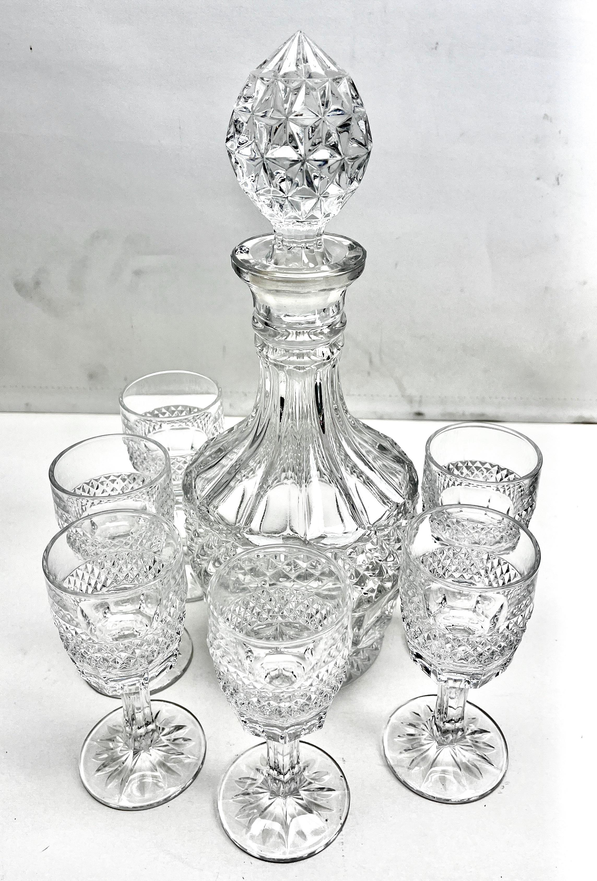 Carafe with Stopper and Set of 6 Small Wine, Liqueur Glasses For Sale 9