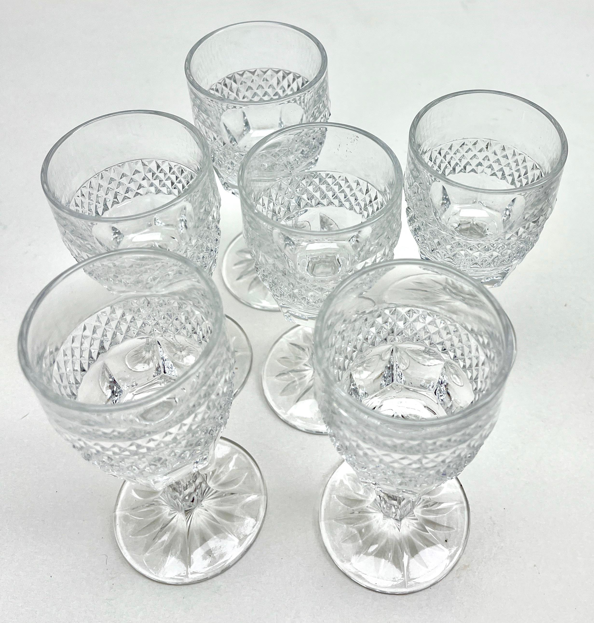 Carafe with Stopper and Set of 6 Small Wine, Liqueur Glasses In Good Condition For Sale In Verviers, BE