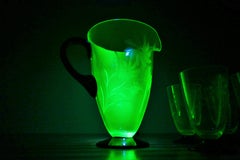 Caraffa e cinque bicchieri molati periodo Art Deco Uranium Glass Murano