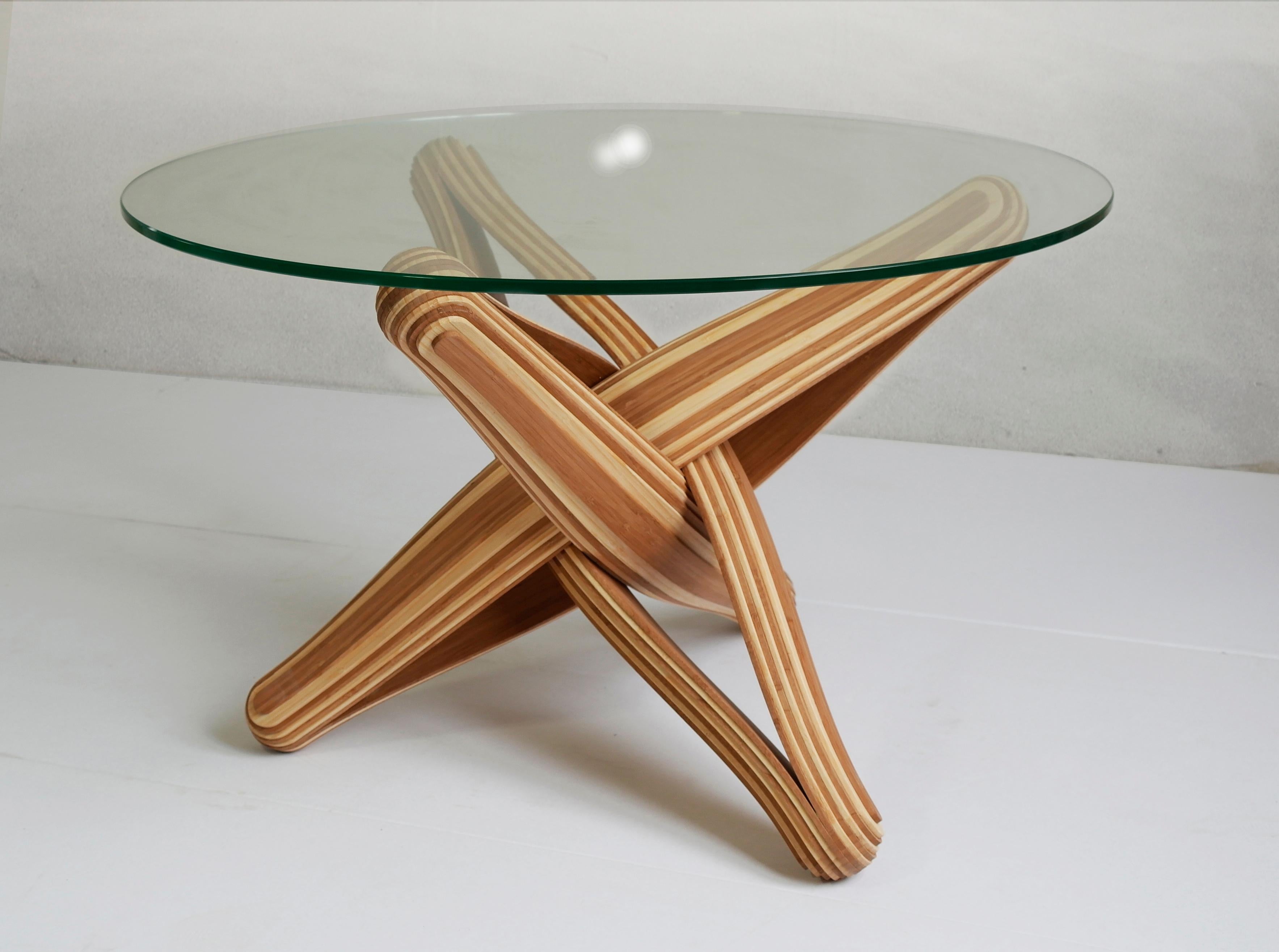 Mid-Century Modern Caramel / naturel bamboo Coffee Table with Glass Top For Sale