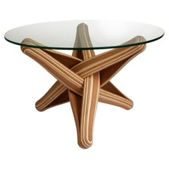 Table basse en bambou caramel avec plateau en verre