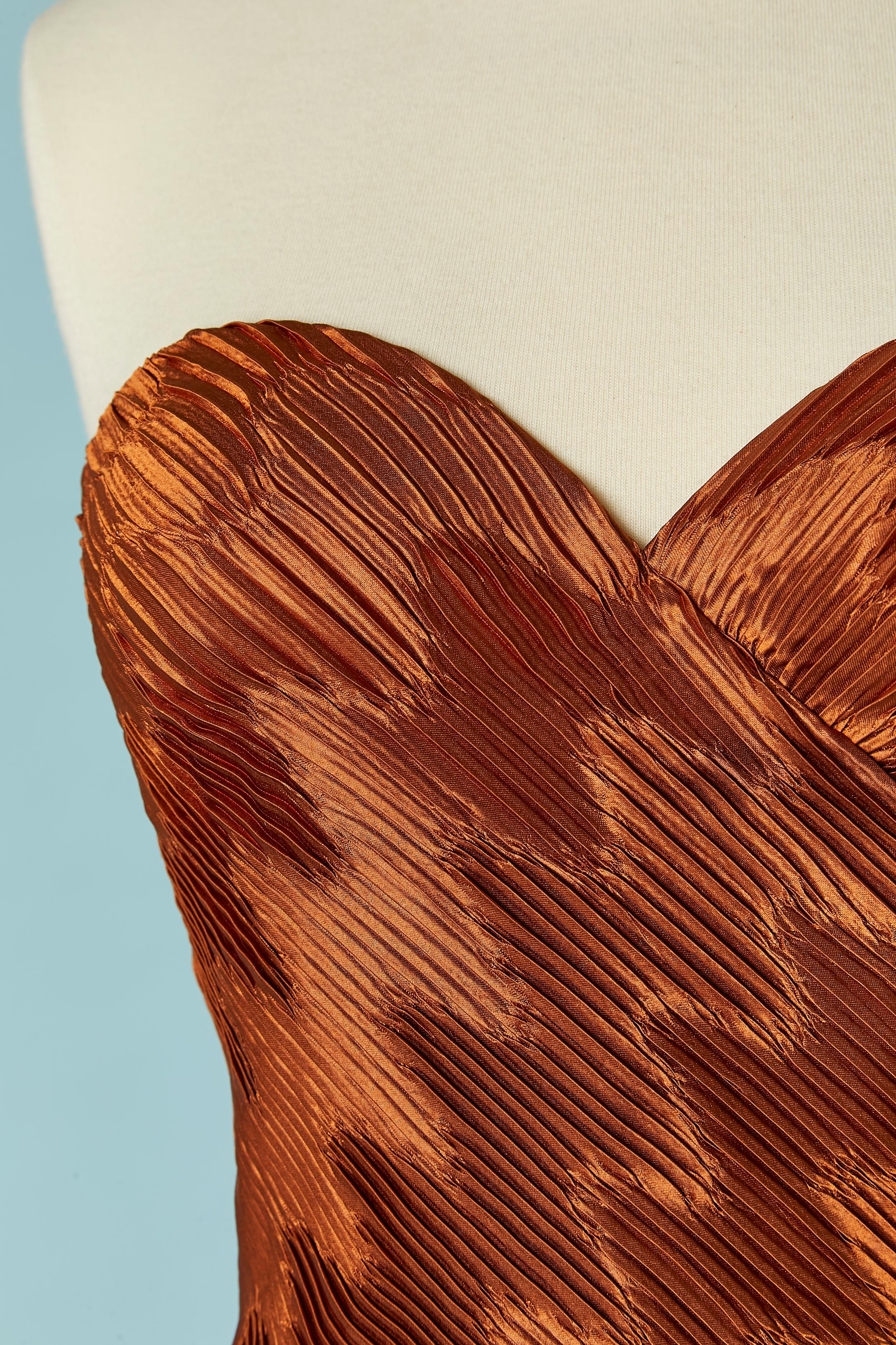 Caramel brown Bustier and panties pleated and lace. Fabric composition: 50% polyester, 40% nylon, 10% elasthane.
Boned. Smock on the back of the bustier and lingerie hook&eye closure ( adjustable with 2 lines of hook&eye) 
SIZE 32 S (US) 80 (FR) 