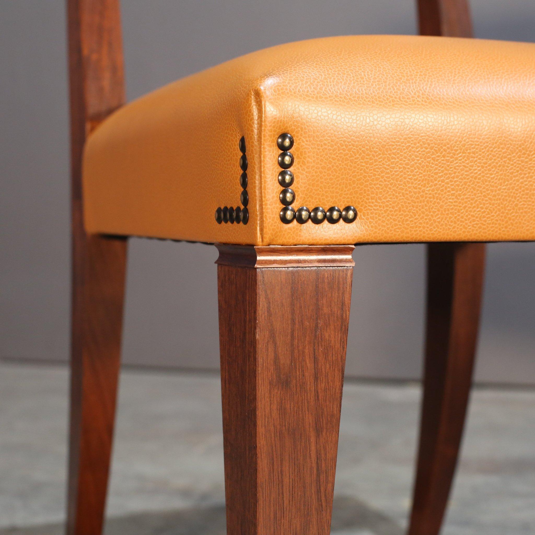 Caramel Brown Leather Chair, Set of Eleven im Zustand „Gut“ im Angebot in Basildon, London