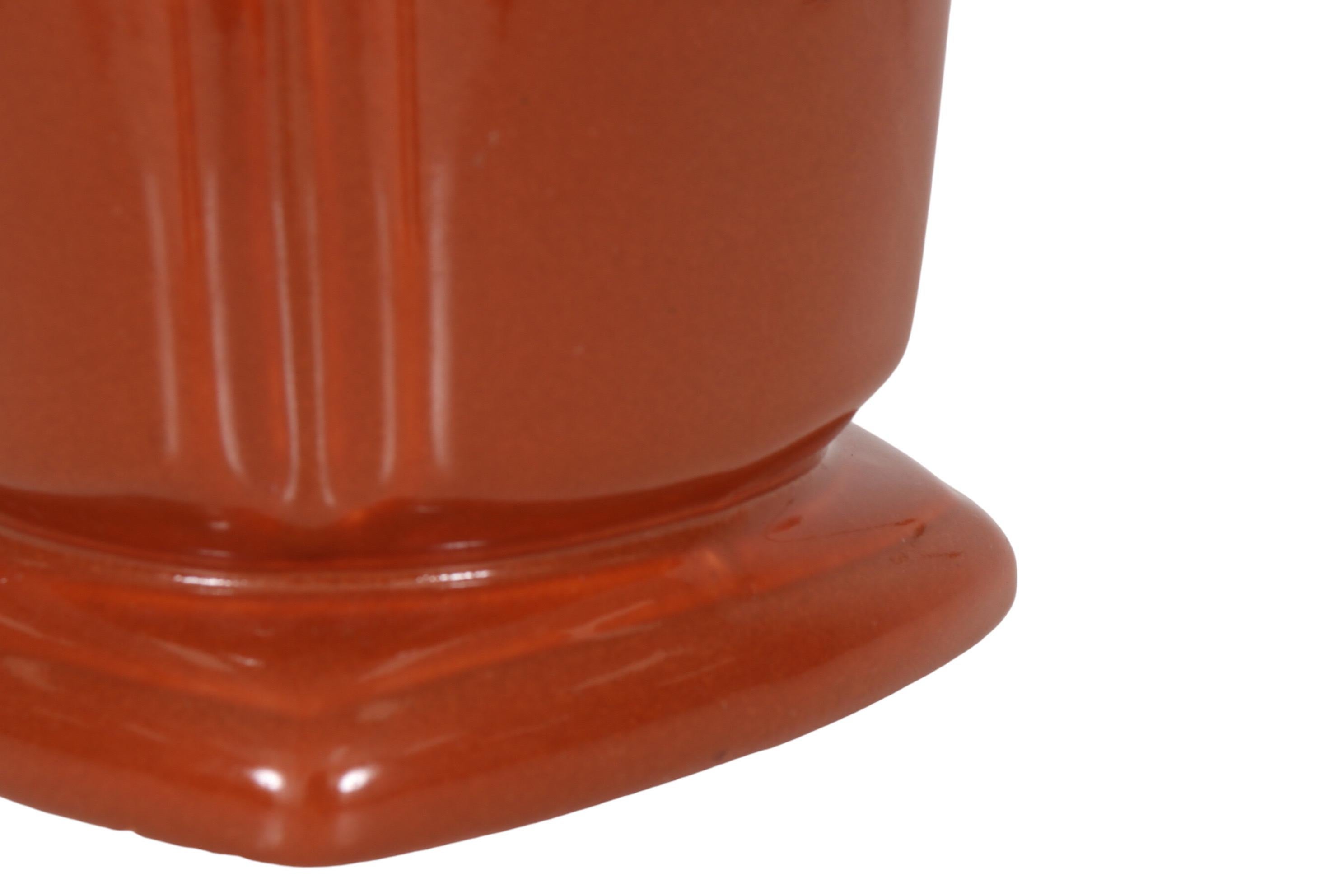20ième siècle Lampe de table en céramique de couleur caramel en vente