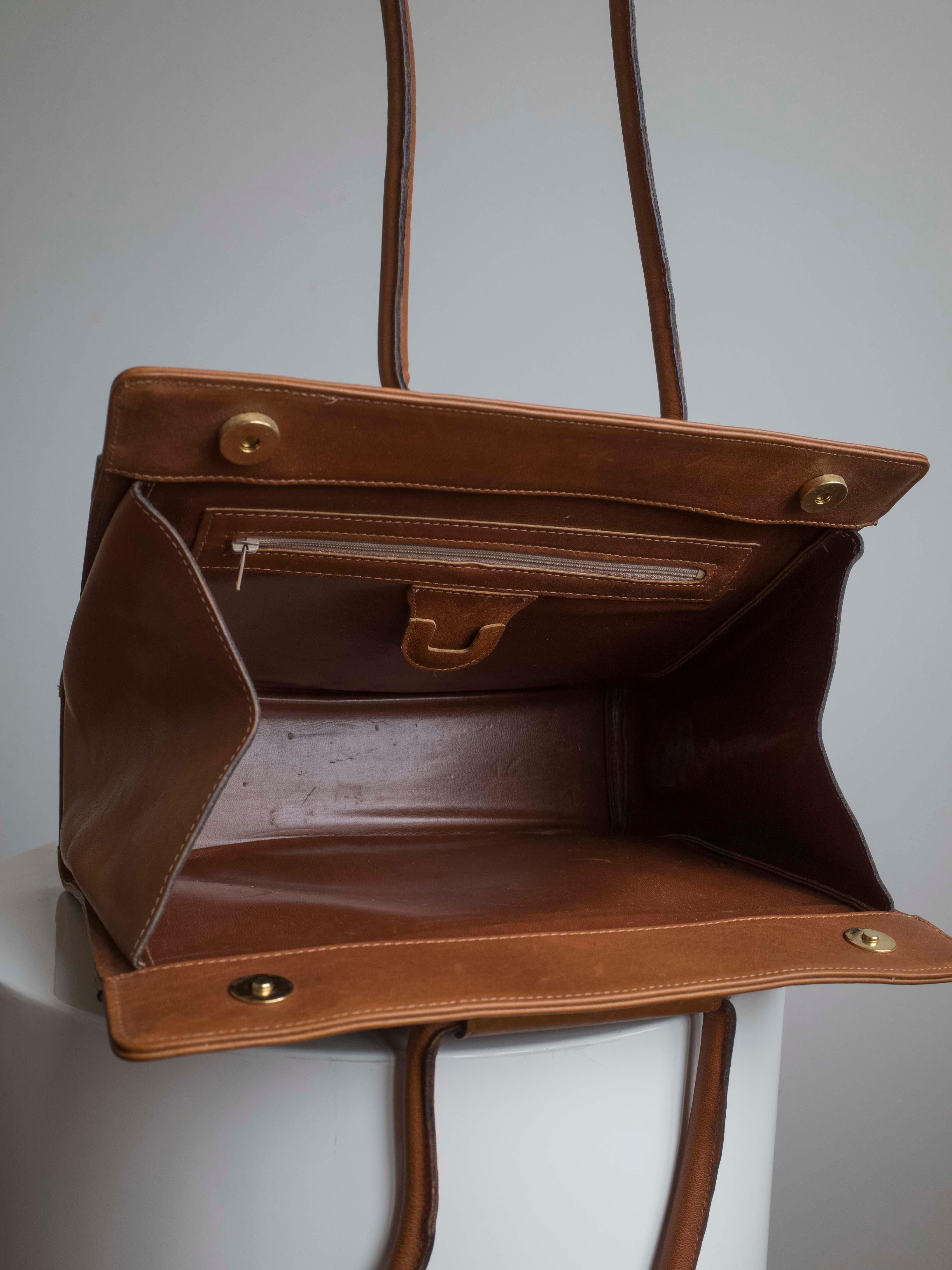 Brown Caramel Leather 1970s Olivier Strelli Purse  For Sale
