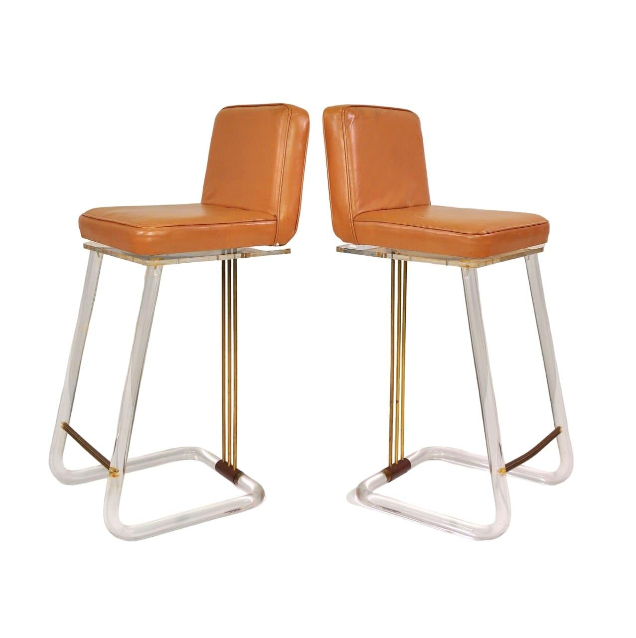 Caramel Leather and Lucite Swivel Bar Stools by Lion in Frost In Good Condition In Miami, FL