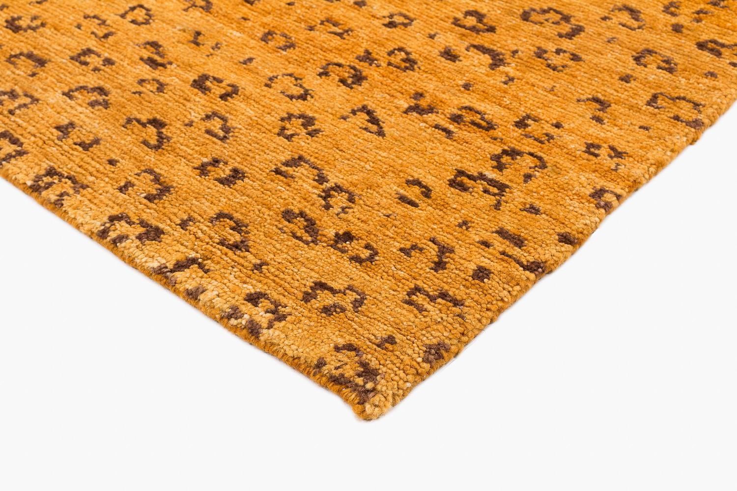 Caramel Leopard Accent Accessory Animal Print Handmade Wool Rug by Joseph Carini In condizioni Nuovo in vendita a New York, NY