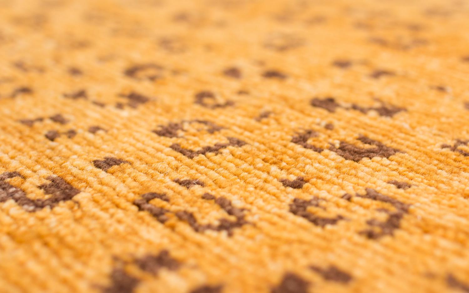 Lana Caramel Leopard Accent Accessory Animal Print Handmade Wool Rug by Joseph Carini in vendita