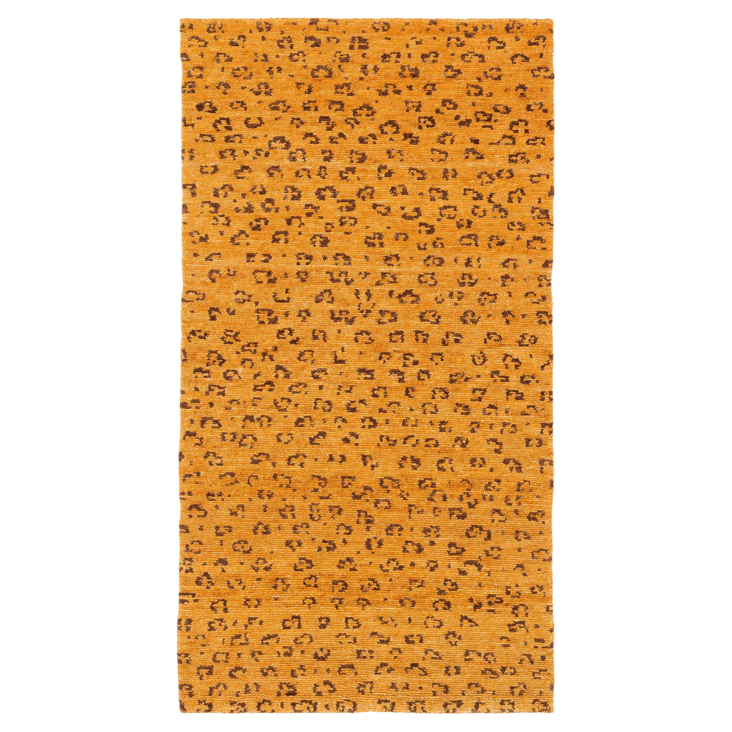 Caramel Leopard Accent Accessory Animal Print Handmade Wool Rug by Joseph Carini in vendita