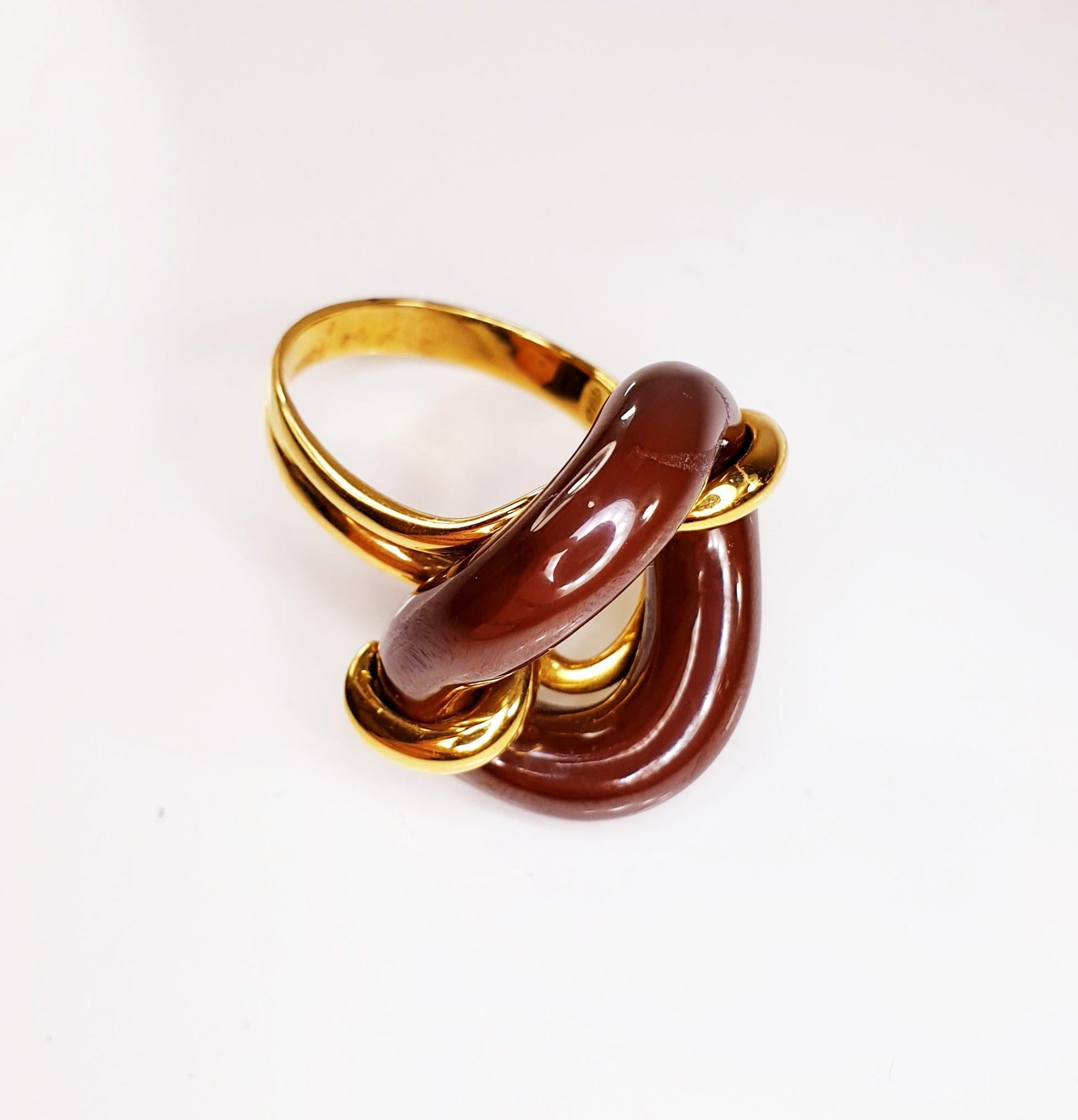 For Sale:  Caramel Porcelaine Lips in 18 Karat Gold Ring 3