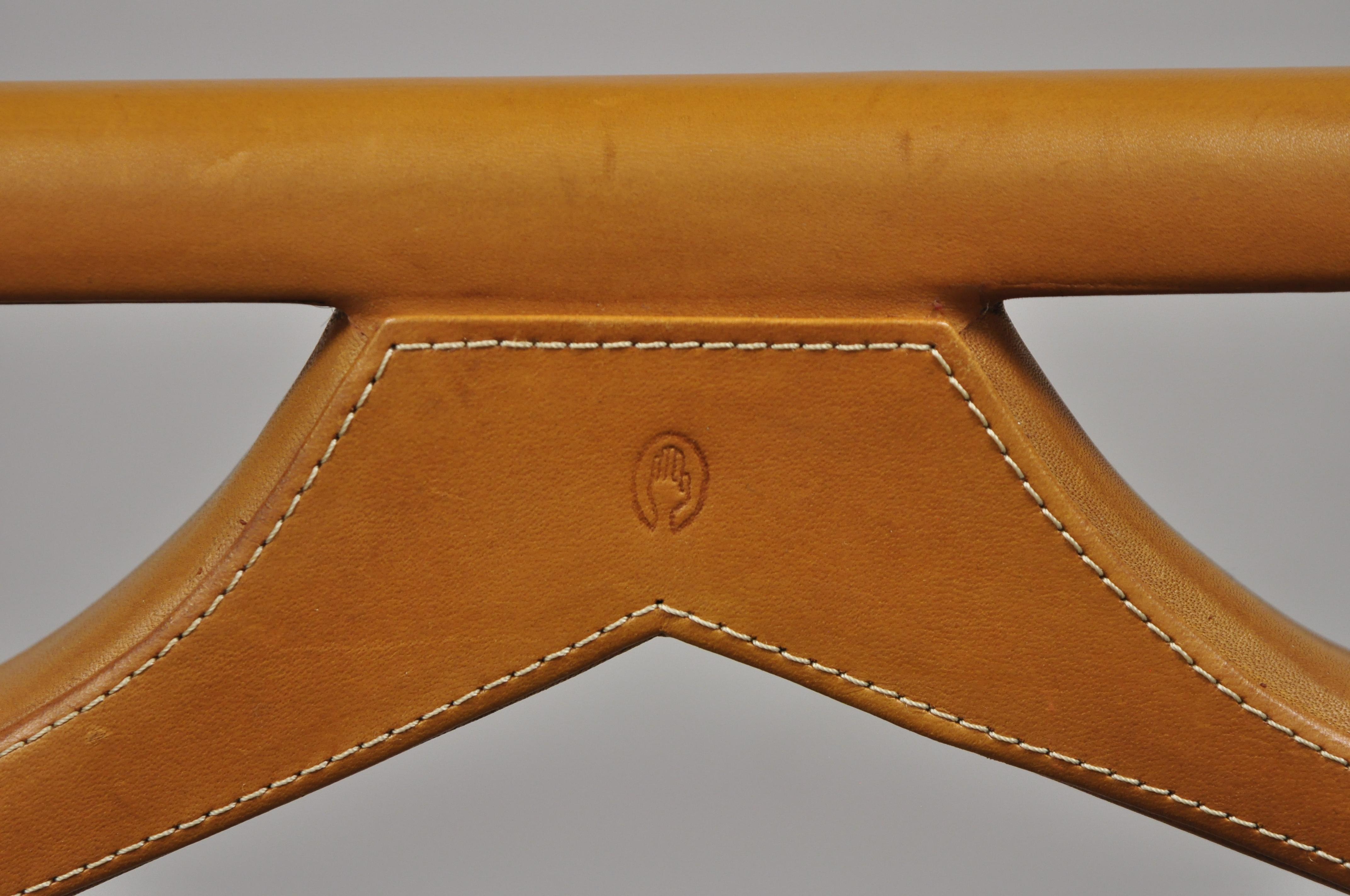 Mid-Century Modern Caramel Stitched Saddle Leather Gentleman's Clothing Suit Valet Butler Stand For Sale