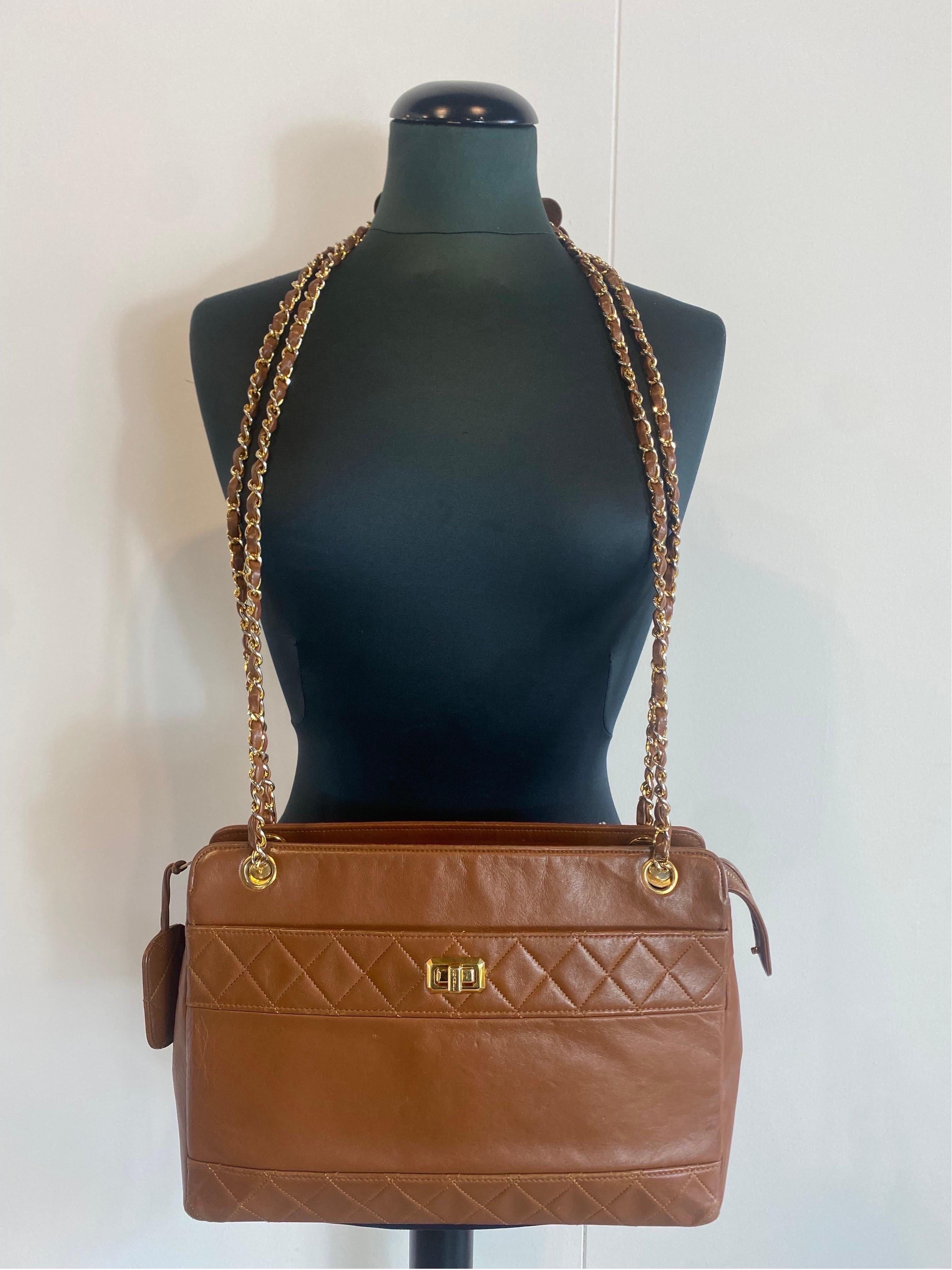 Caramel vintage shoulder bag Chanel ‘80 In Good Condition For Sale In Carnate, IT