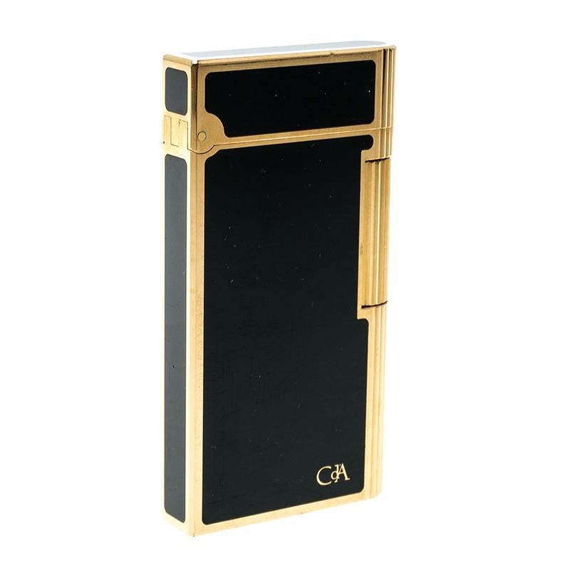 Sleek and sophisticated, this Caran d'Ache Ecaille green lighter is a stunning accessory for any cigarette connoisseurs. It has been smartly crafted from a green Chinese lacquer body and detailed with gold-plating. A classic combination of minimal