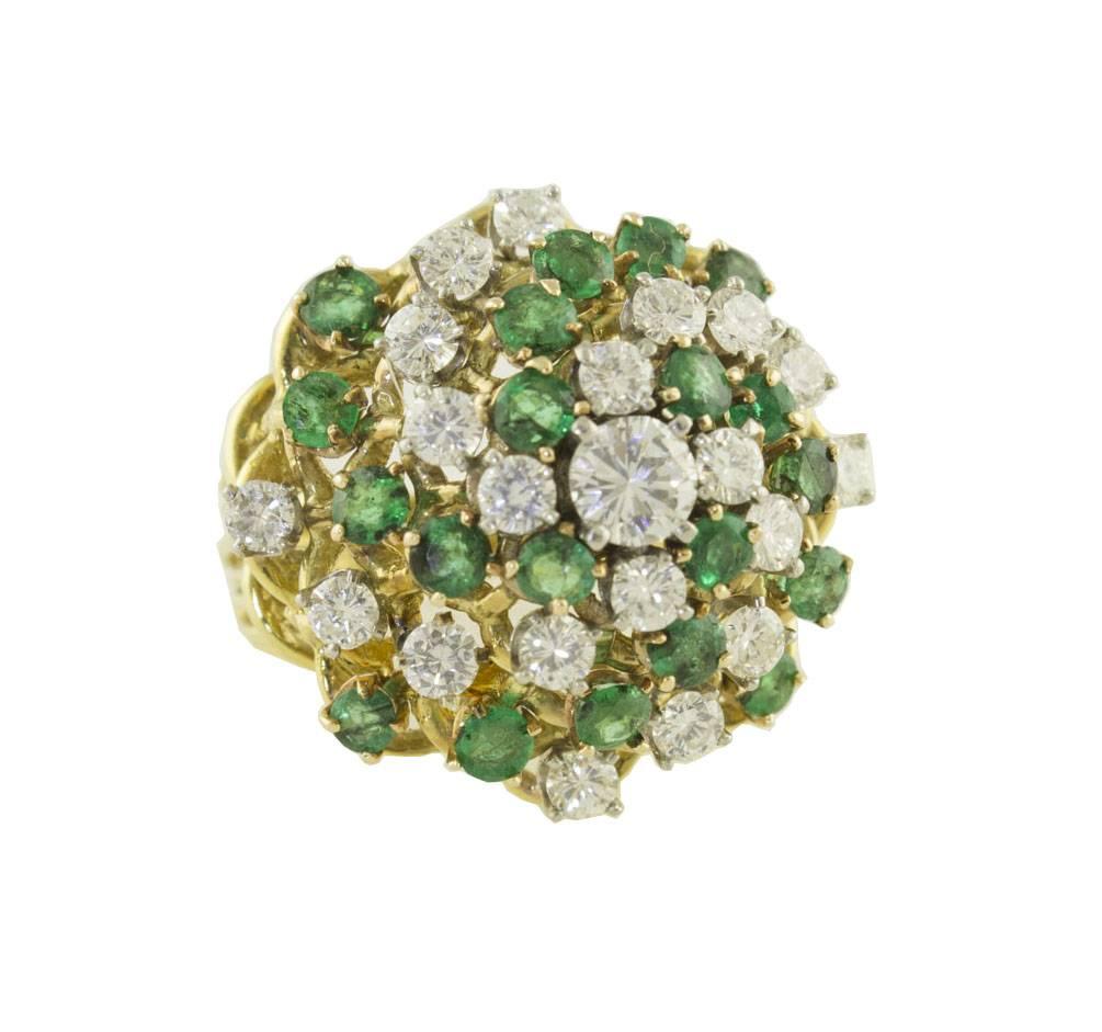 SHIPPING POLICY:
No additional costs will be added to this order.
Shipping costs will be totally covered by the seller (customs duties included).

Cluster ring in 18K yellow gold, unique style, studded with white and emerald diamonds. Tot.Weight