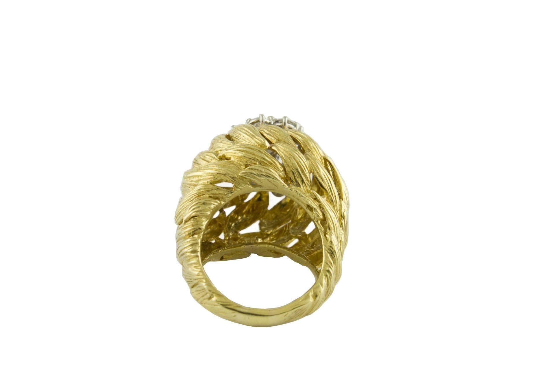 2,25 Karat Weier Diamanten 18 kt Gelbgold Cluster-Ring im Zustand „Gut“ in Marcianise, Marcianise (CE)