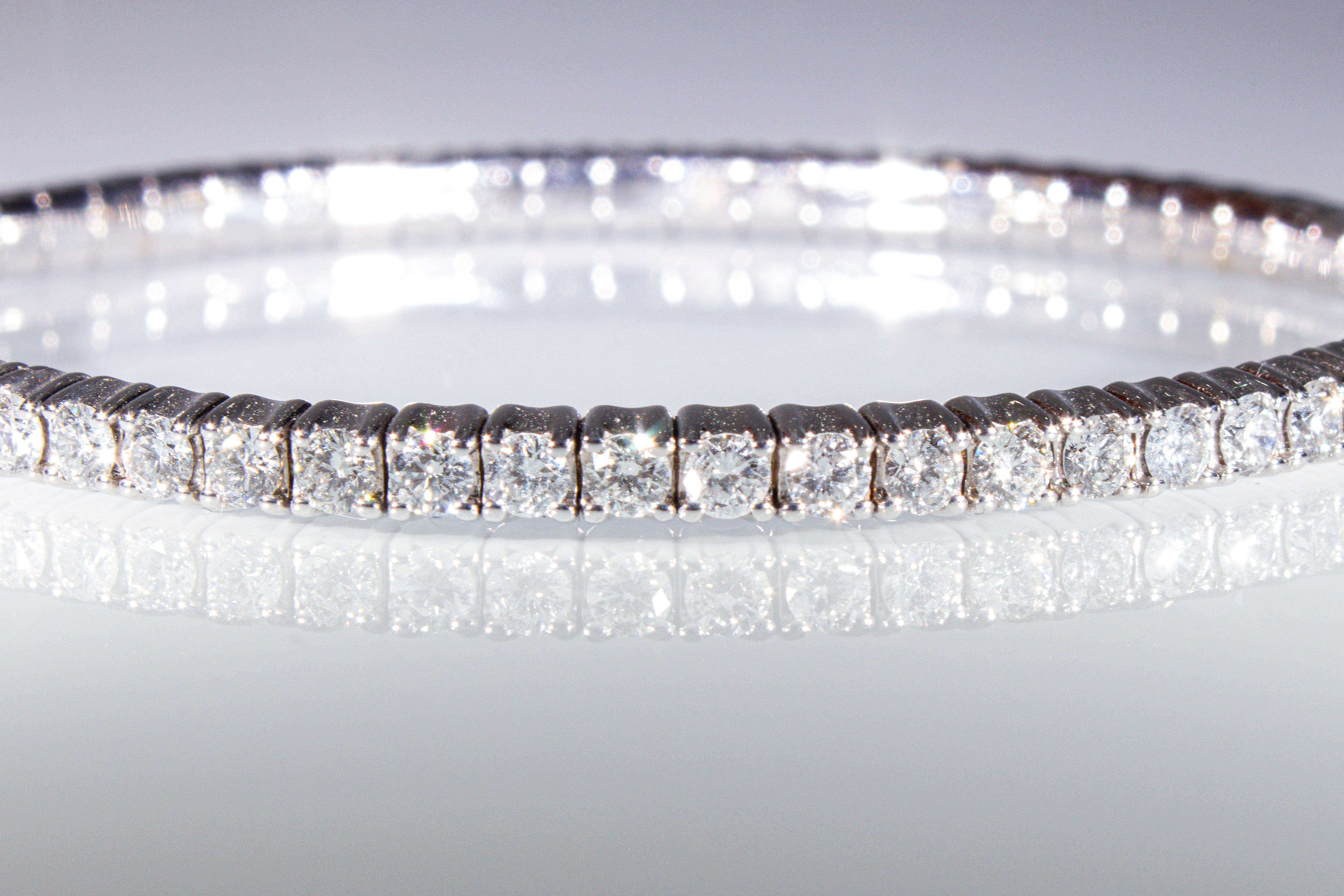 Bracelet tennis en diamants élastiques de 4.08 carats. Or blanc 18 Kt. Fabriquées en Italie. en vente 6
