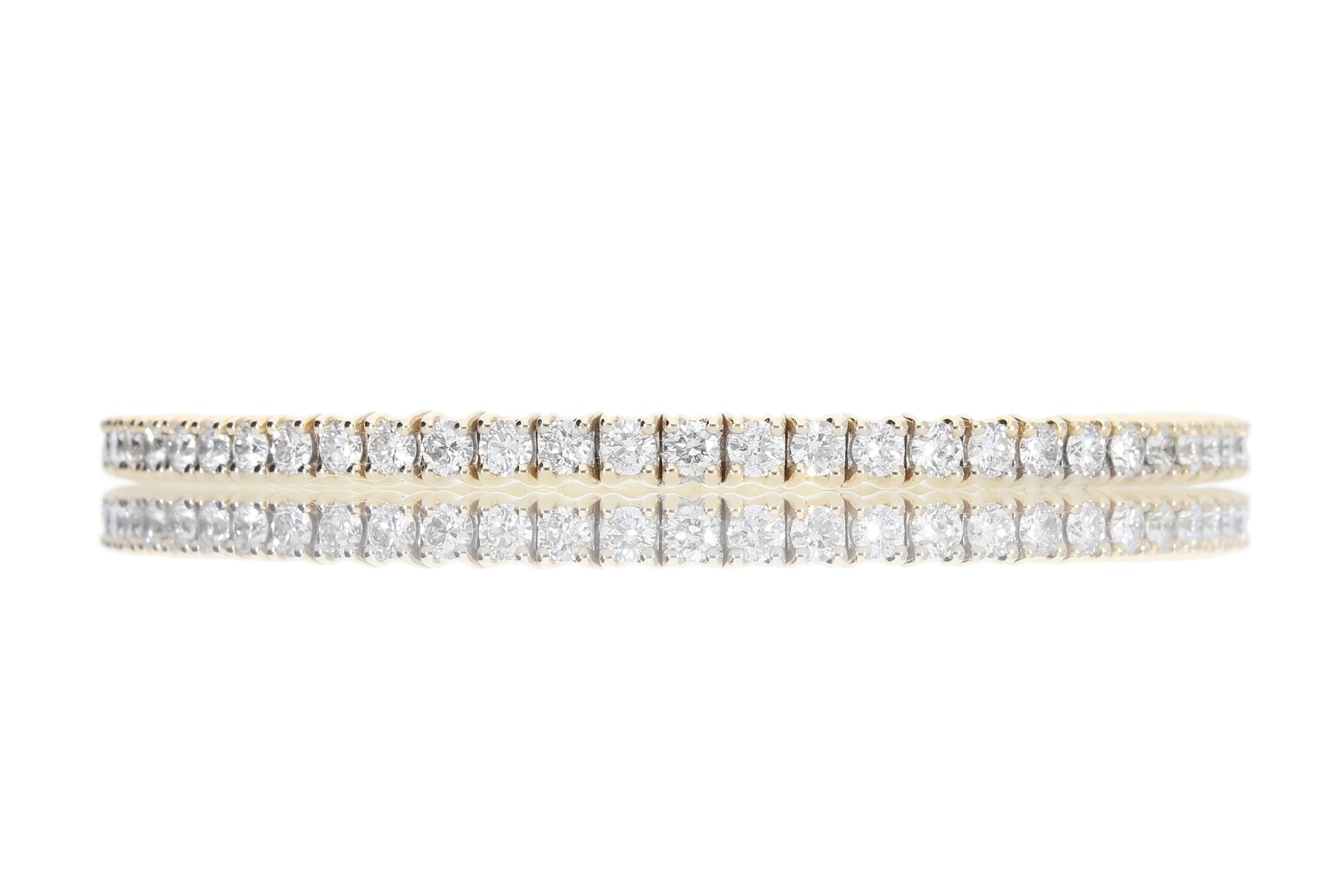 Bracelet tennis en diamants élastiques de 4.30 carats. Or jaune 18 Kt. Fabriquées en Italie. en vente 4