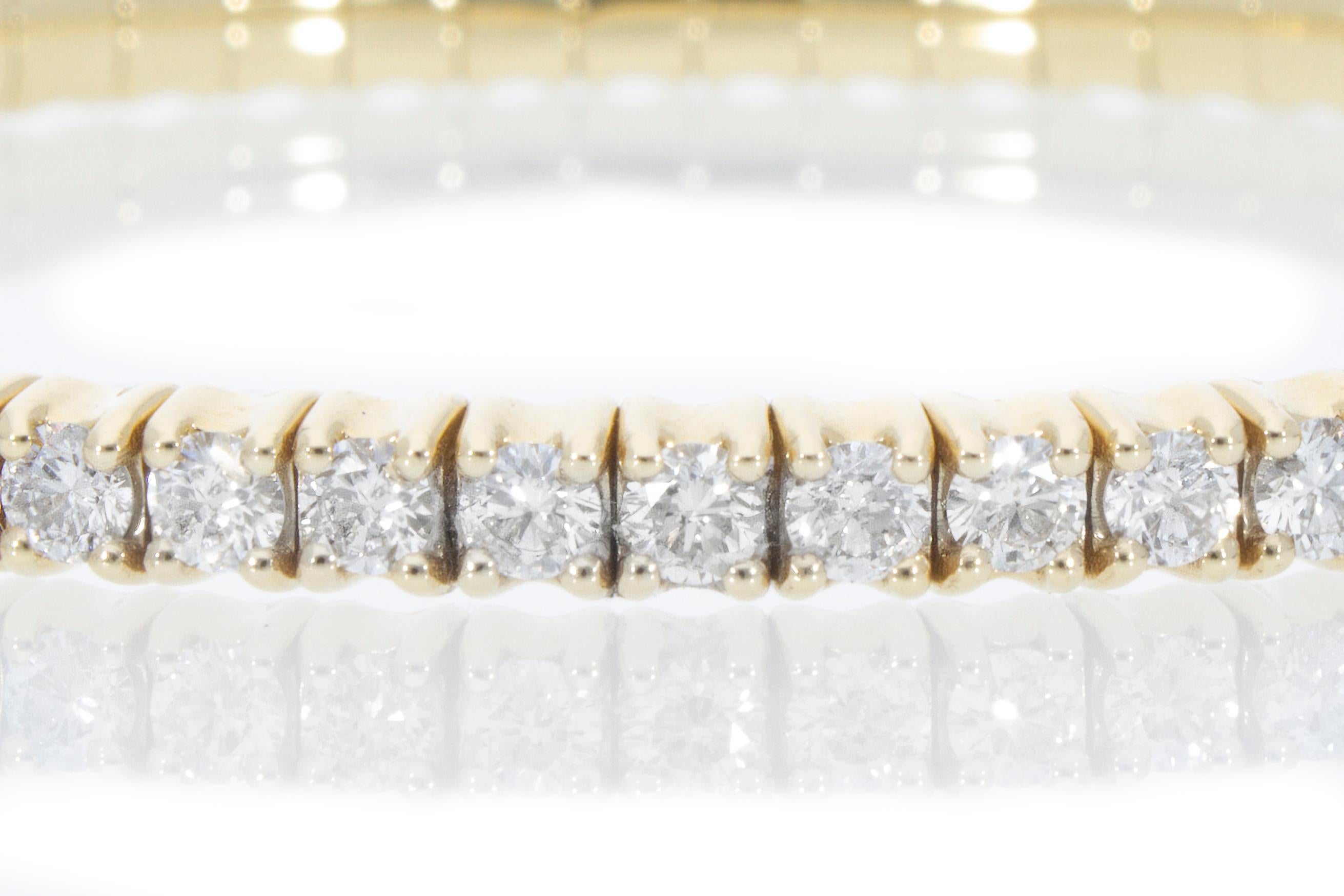 Moderne Bracelet tennis en diamants élastiques de 4.30 carats. Or jaune 18 Kt. Fabriquées en Italie. en vente