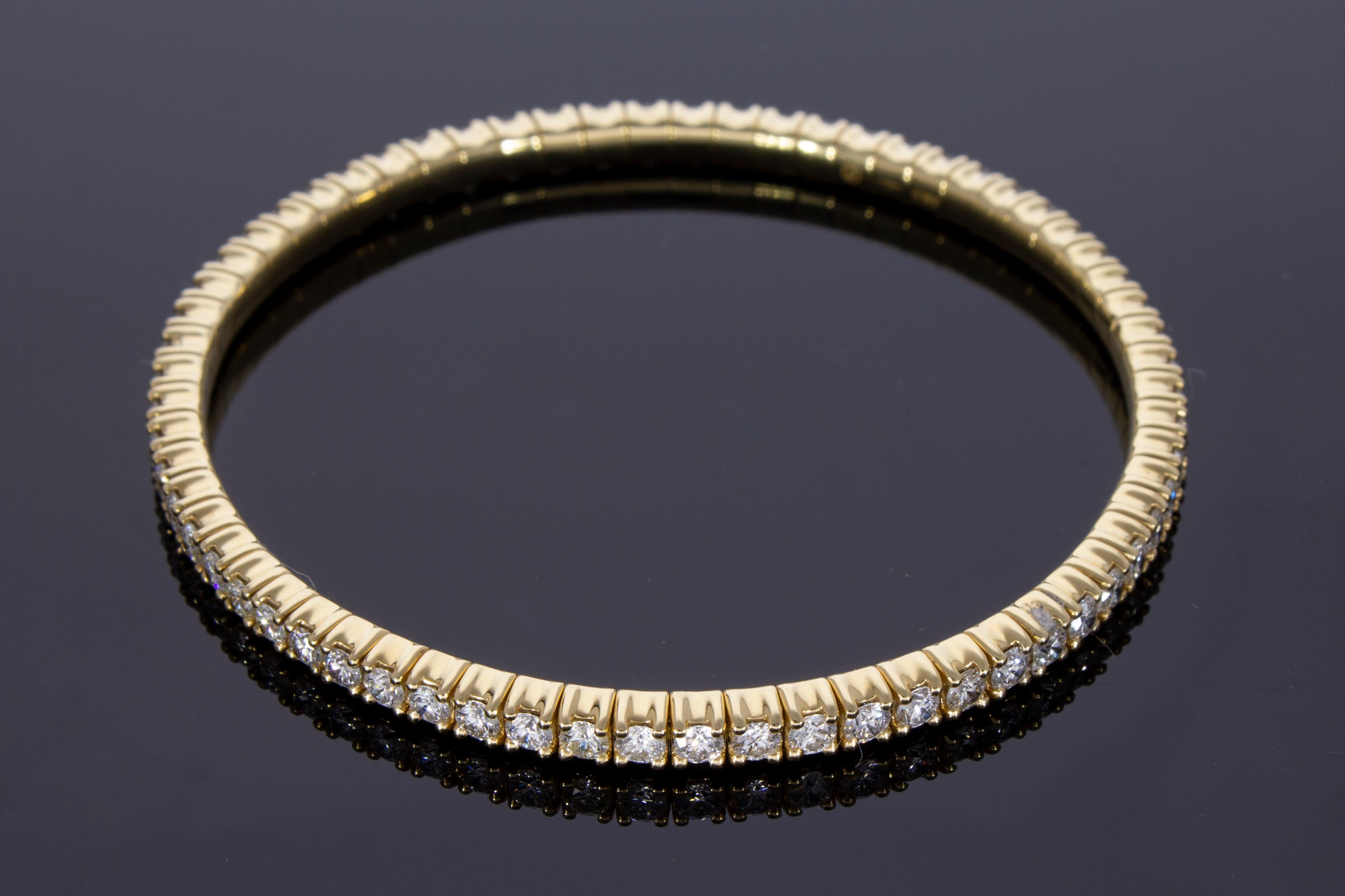 Bracelet tennis en diamants élastiques de 4.30 carats. Or jaune 18 Kt. Fabriquées en Italie. en vente 1
