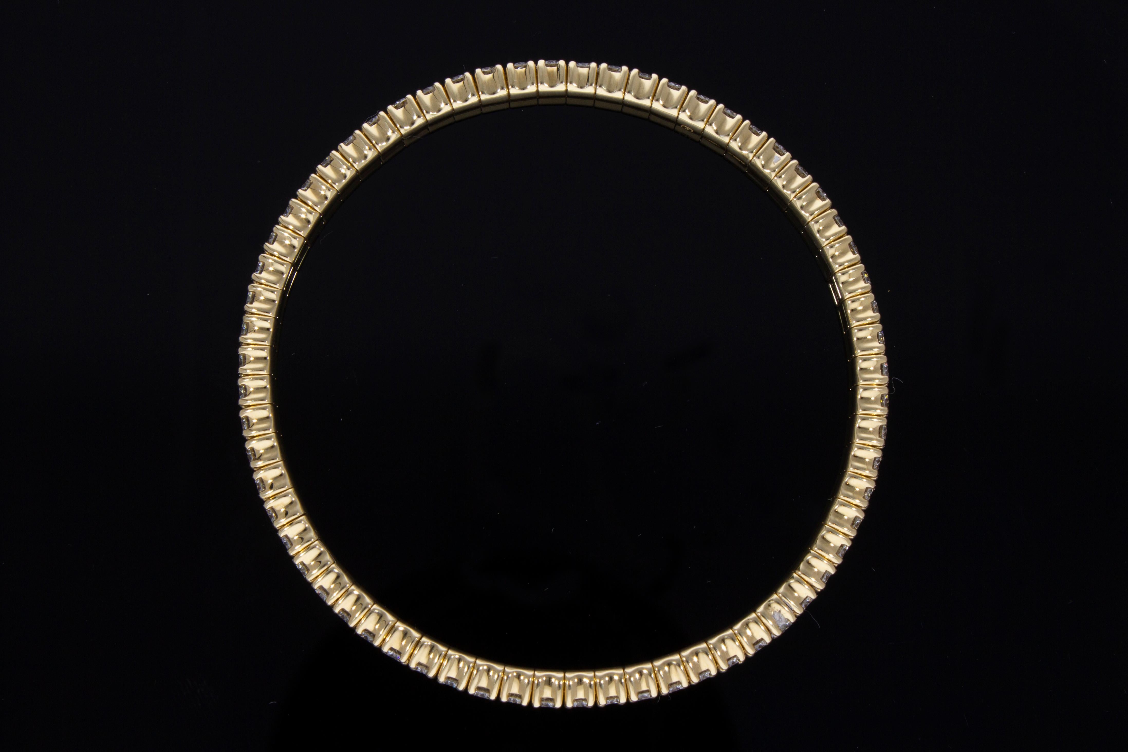Bracelet tennis en diamants élastiques de 4.30 carats. Or jaune 18 Kt. Fabriquées en Italie. en vente 3
