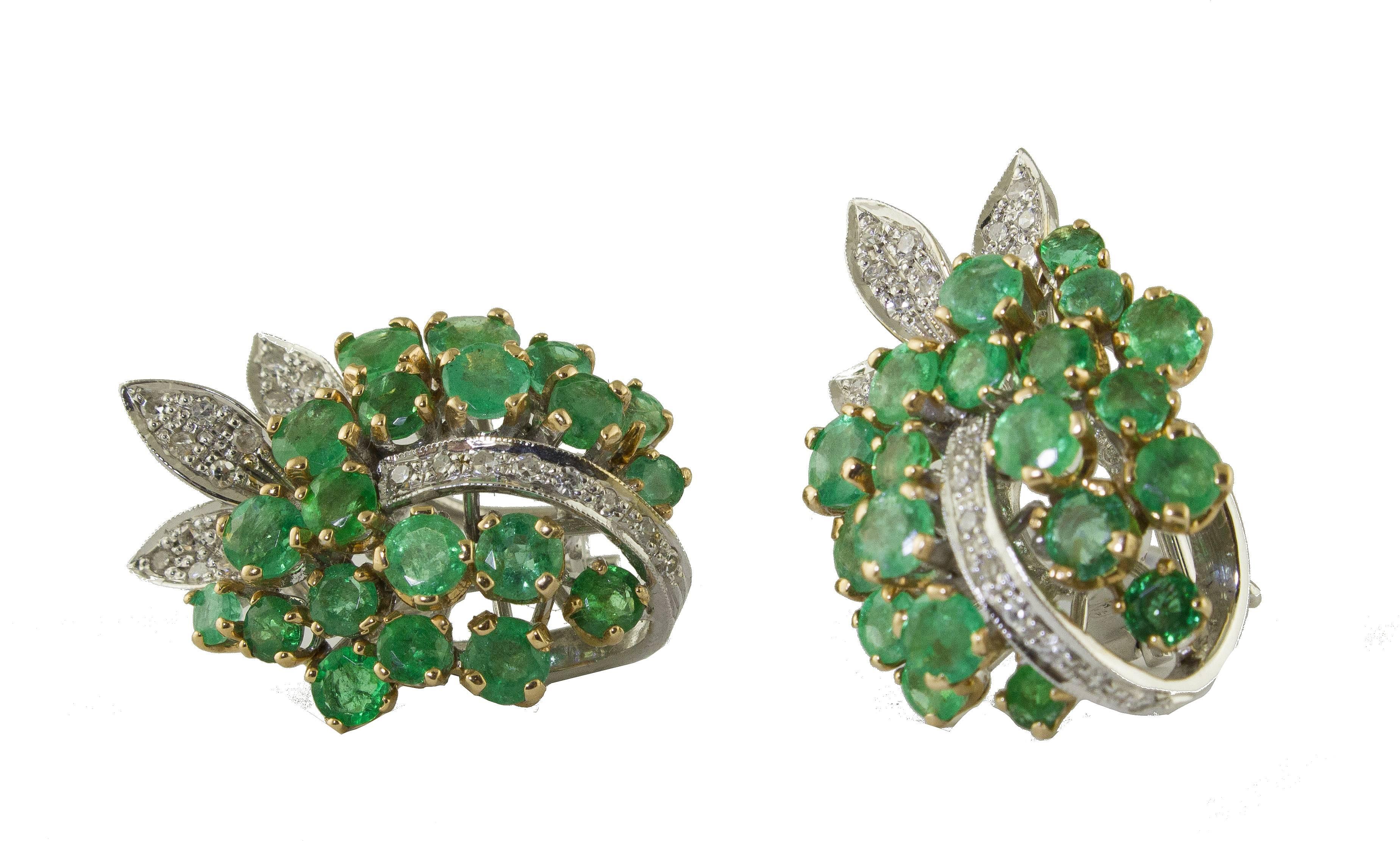 Elegant Clip-on earrings in 14 kt white and rose gold, all studded with beautiful 8.10 ct emeralds, leaves details embellished with 0.54 ct diamonds. 
Diamonds ct 0.54
Emeralds ct 8.10
Total weight g 14.60
RF + ogca
