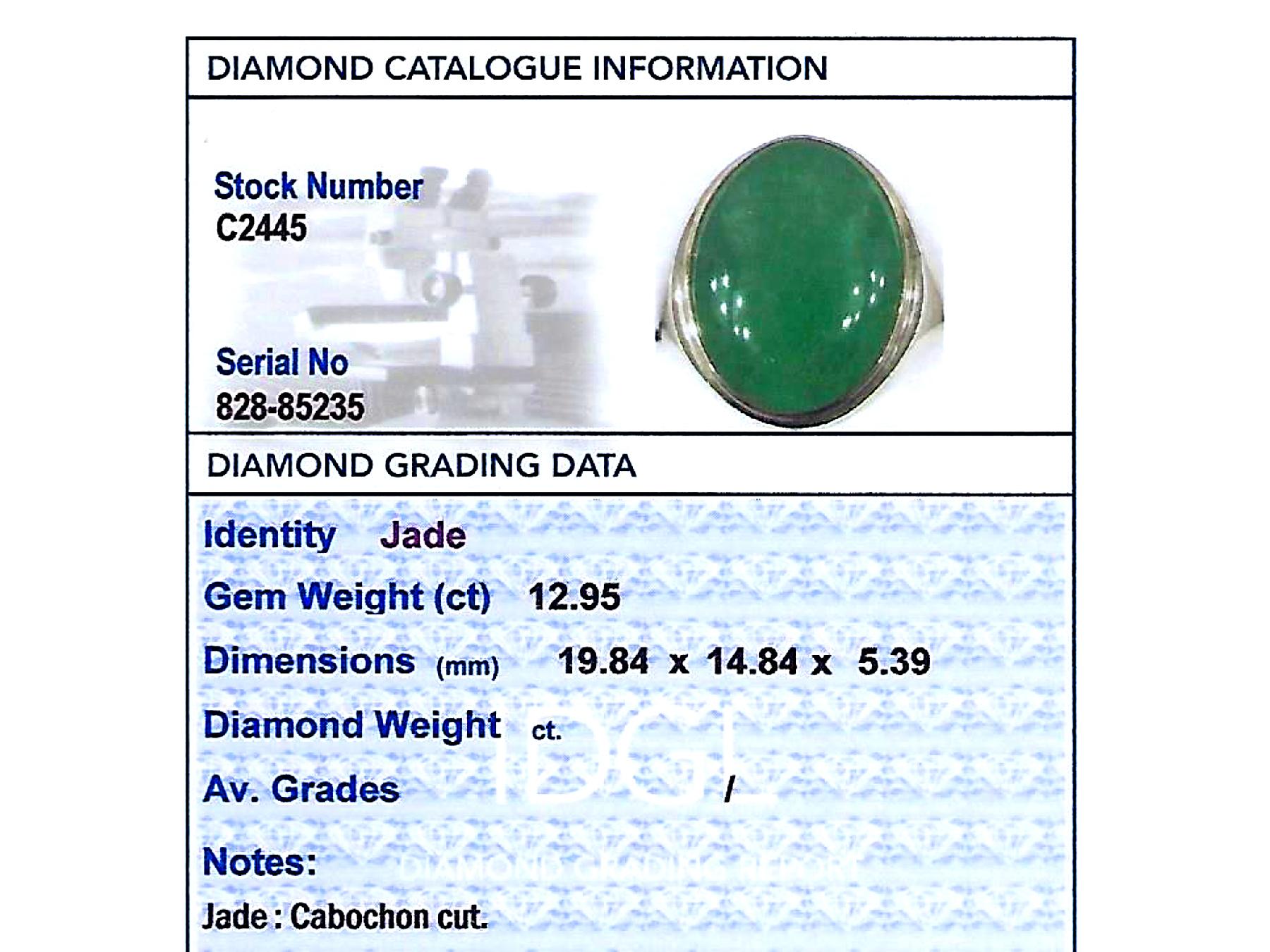 Carat Cabochon Cut Jade and Yellow Gold Cocktail Ring In Excellent Condition For Sale In Jesmond, Newcastle Upon Tyne
