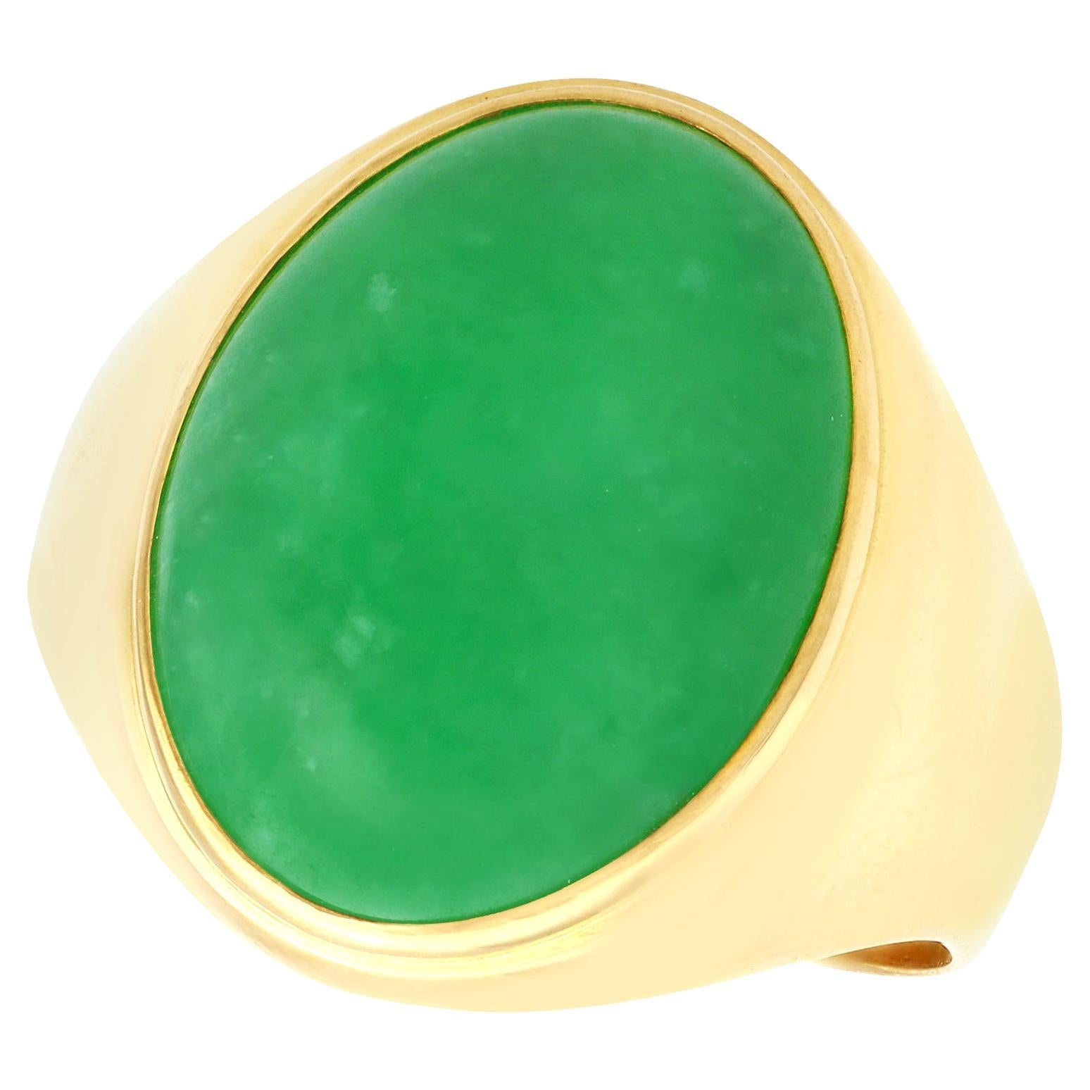 Bague cocktail en or jaune et jade taillé en cabochon de 12,95 carats