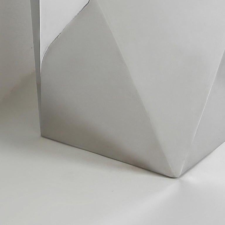 Carat Extra Large, Pedestal aus handpoliertem Edelstahl (Moderne) im Angebot