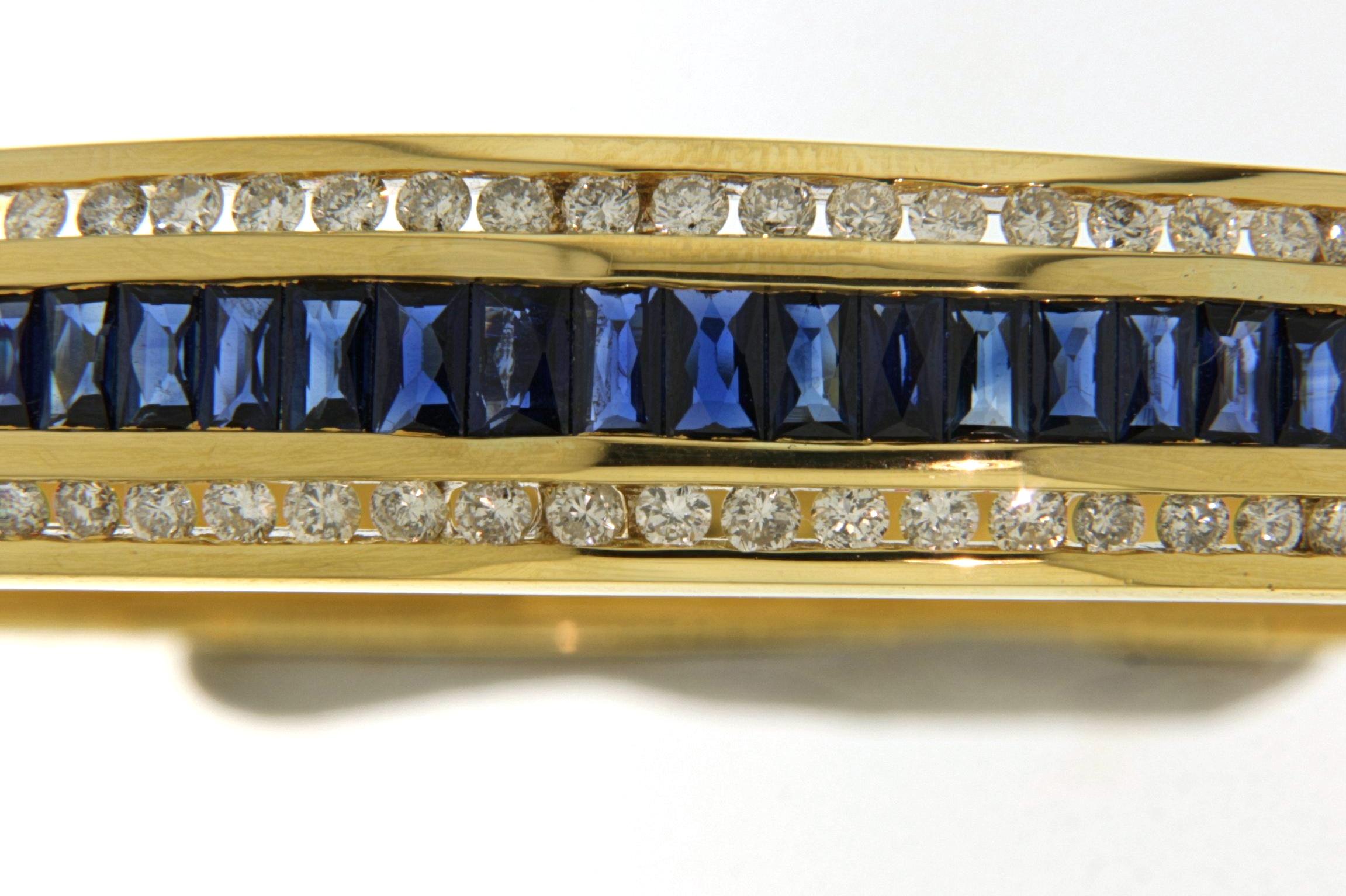 Contemporary 18kt Yellow Gold Bangle Bracelet  3.5ct Sapphire Diamonds, CGL Certified For Sale