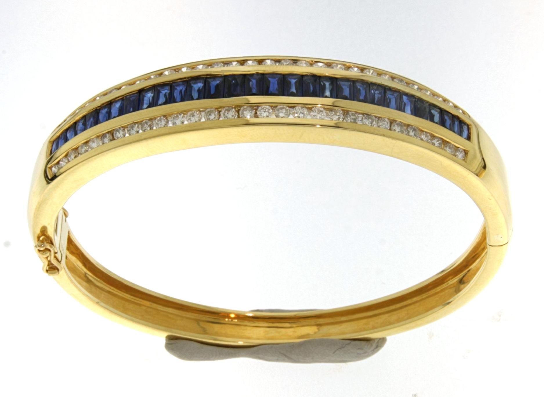 Brilliant Cut 18kt Yellow Gold Bangle Bracelet  3.5ct Sapphire Diamonds, CGL Certified For Sale