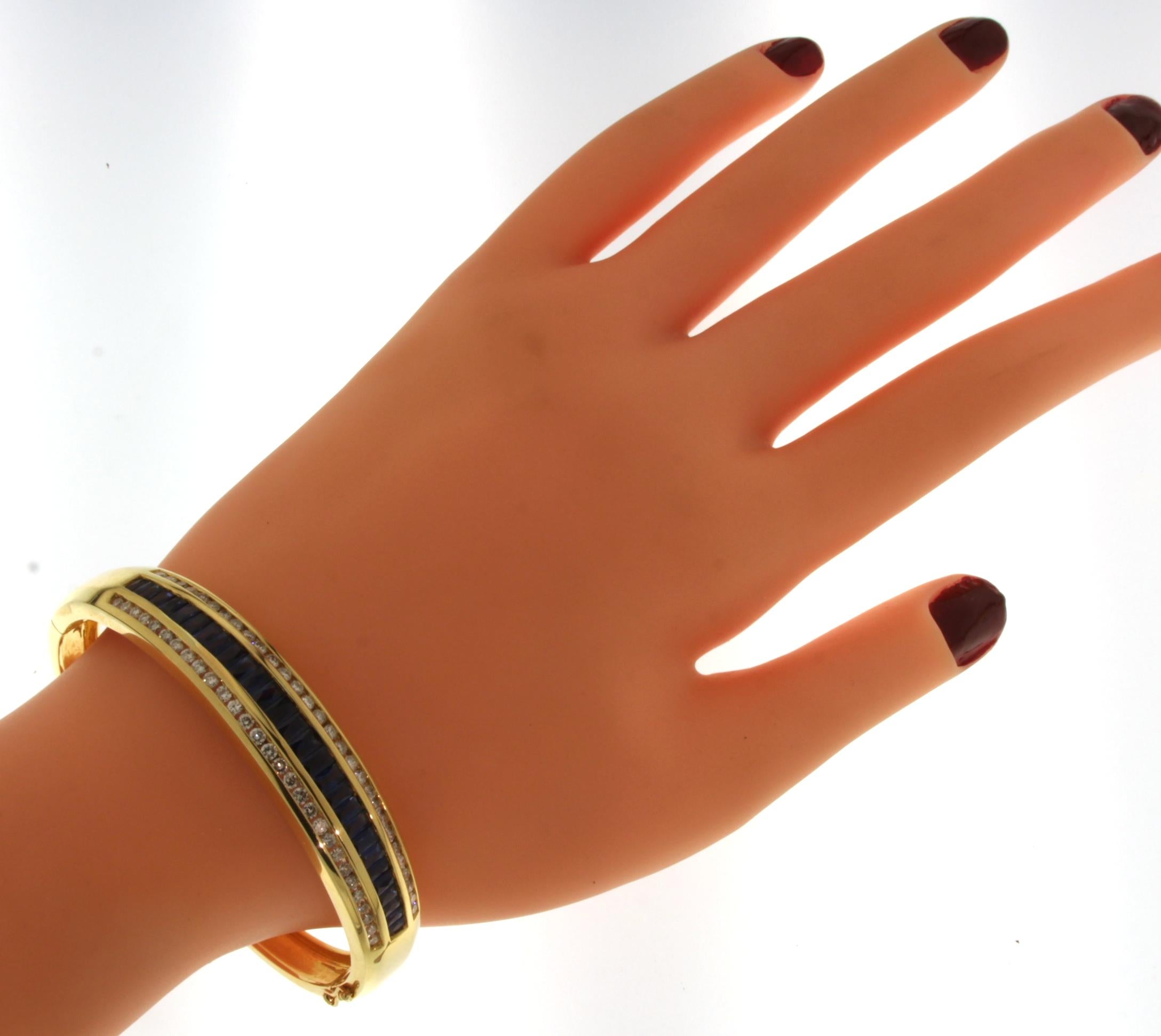 18kt Yellow Gold Bangle Bracelet  3.5ct Sapphire Diamonds, CGL Certified For Sale 2