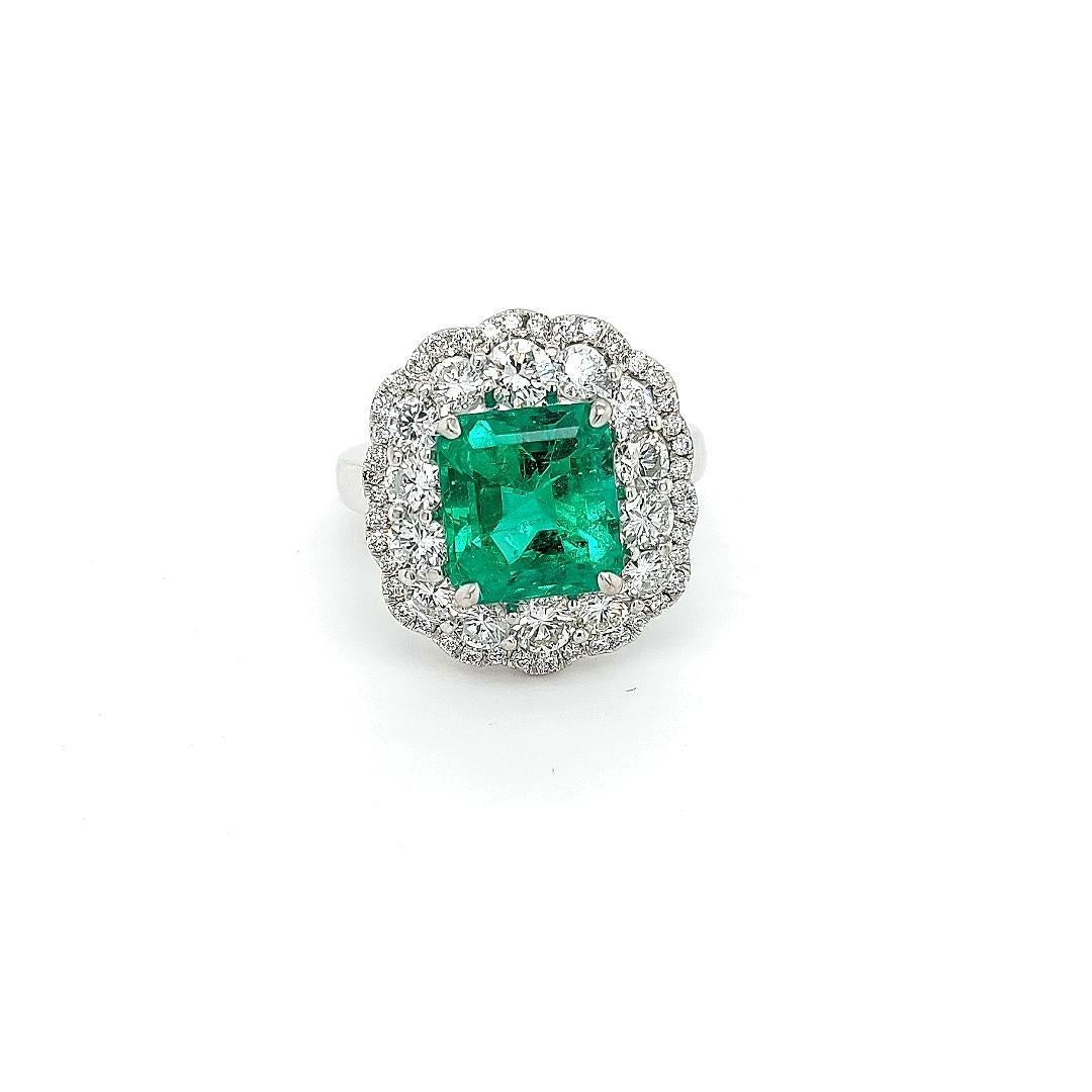 CGL Certified, 4.43 Ct Colombian Emerald Minor Oil, Diamond Ring 18 kt Whit Gol For Sale 3