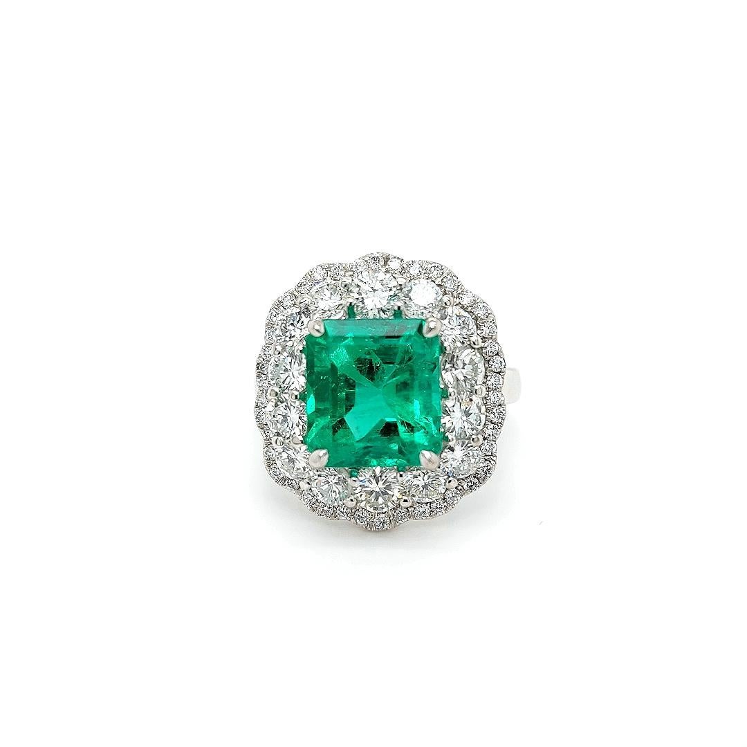 Contemporary CGL Certified, 4.43 Ct Colombian Emerald Minor Oil, Diamond Ring 18 kt Whit Gol For Sale