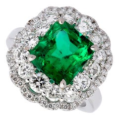 CGL Certified, 4.43 Ct Colombian Emerald Minor Oil, Diamond Ring 18 kt Whit Gol