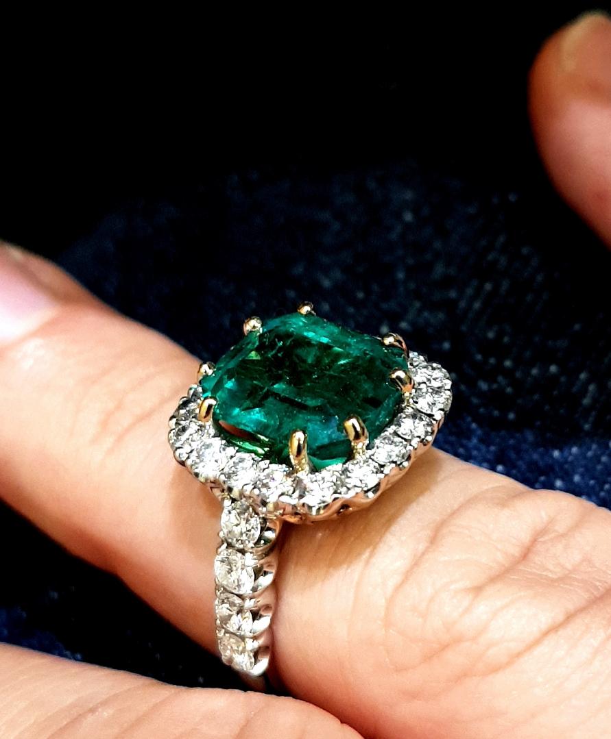18kt Ring 4.83 Minor Emerald Diamonds CGL Certified For Sale 8