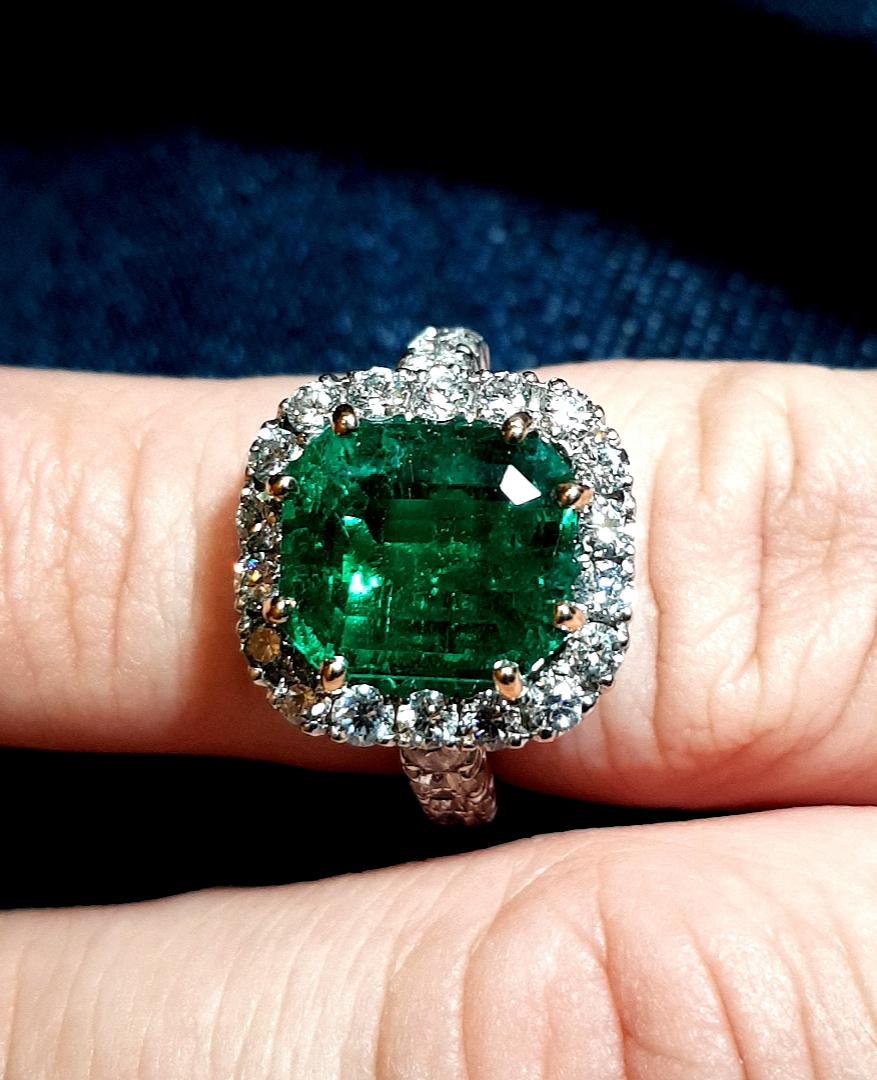 18kt Ring 4.83 Minor Emerald Diamonds CGL Certified For Sale 9