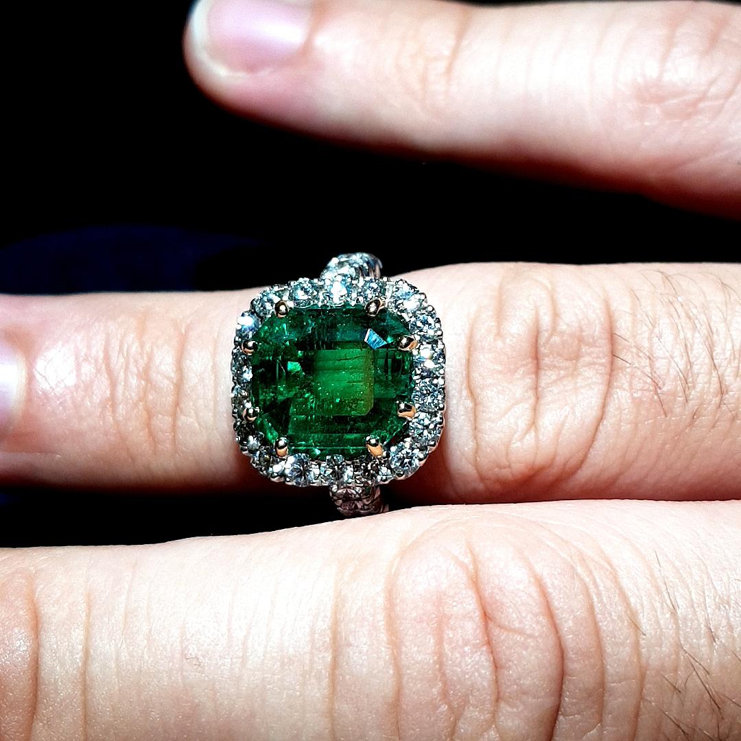 18kt Ring 4.83 Minor Emerald Diamonds CGL Certified For Sale 11