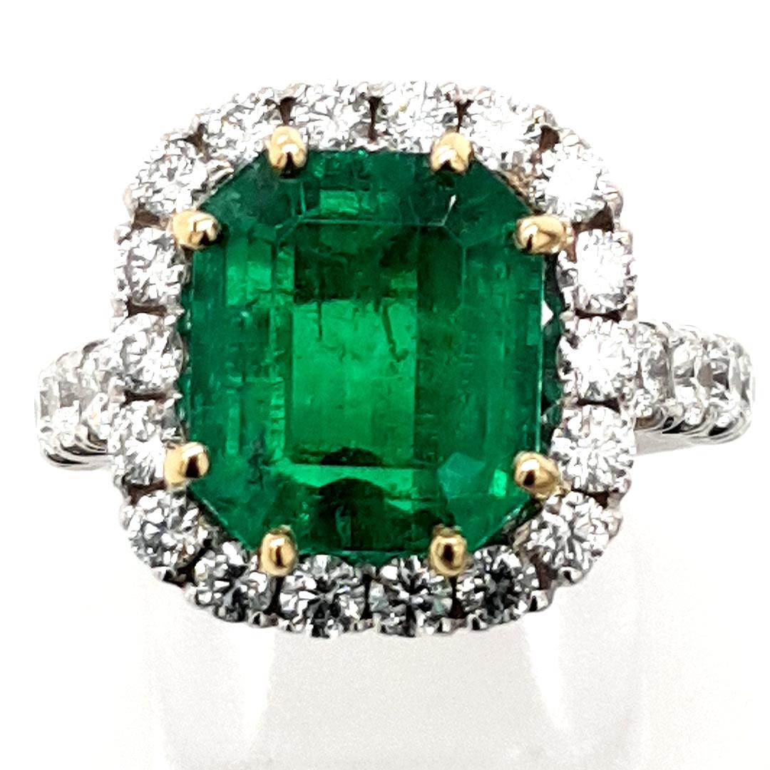 18kt Ring 4.83 Minor Emerald Diamonds CGL Certified For Sale 1