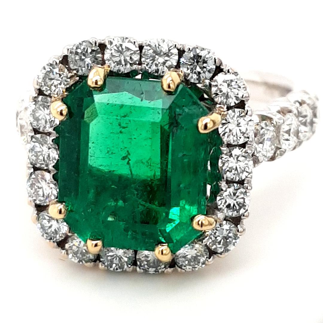 18kt Ring 4.83 Minor Emerald Diamonds CGL Certified For Sale 2