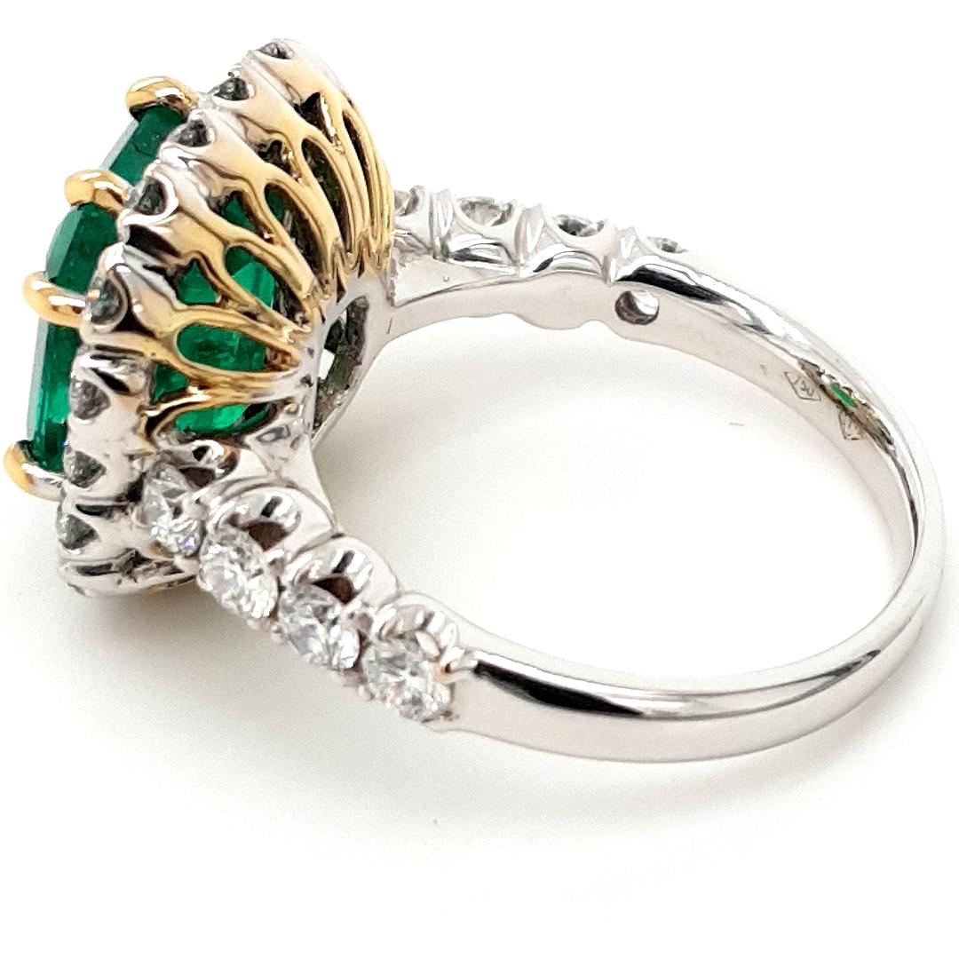 18kt Ring 4.83 Minor Emerald Diamonds CGL Certified For Sale 3