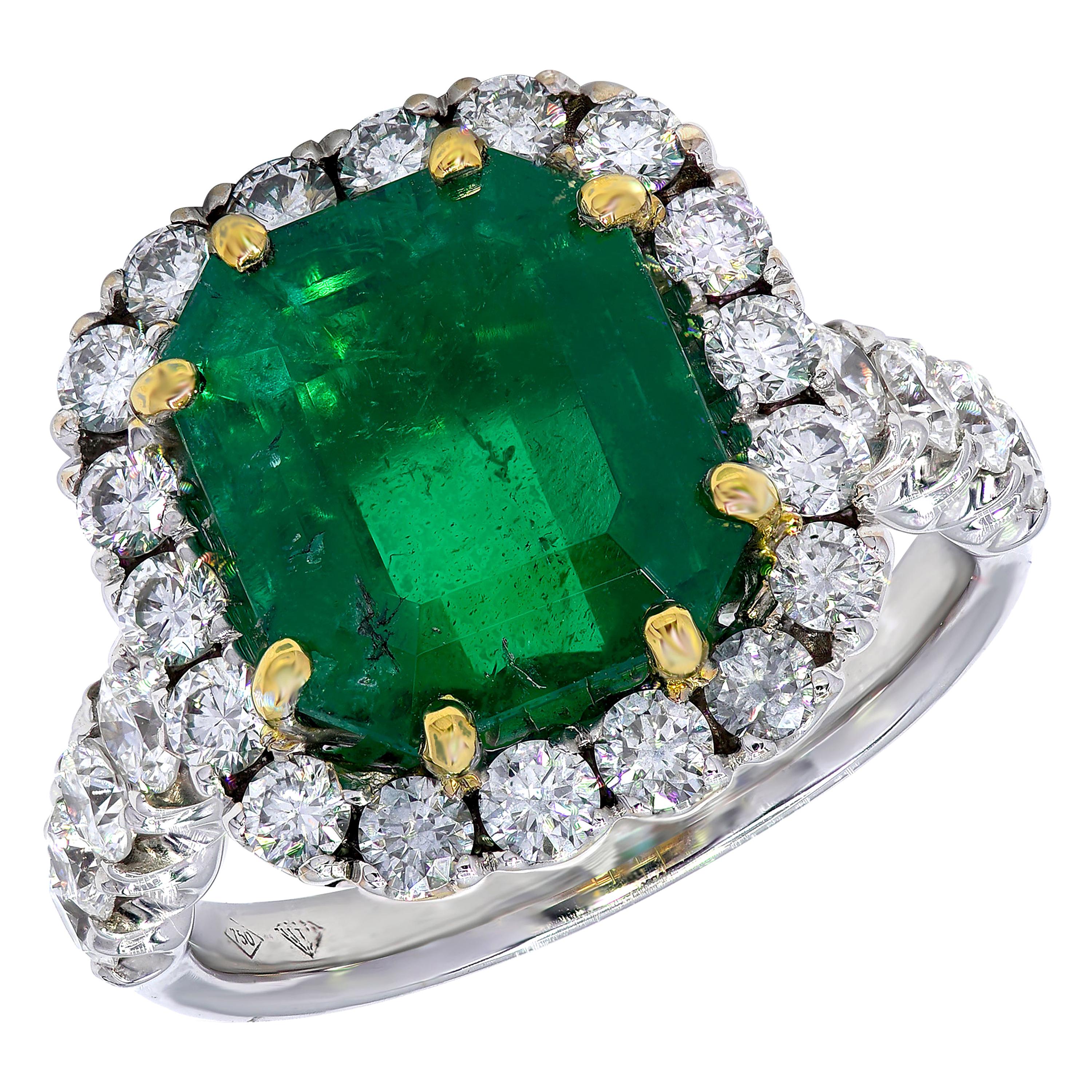 18kt Ring 4.83 Minor Emerald Diamonds CGL Certified For Sale