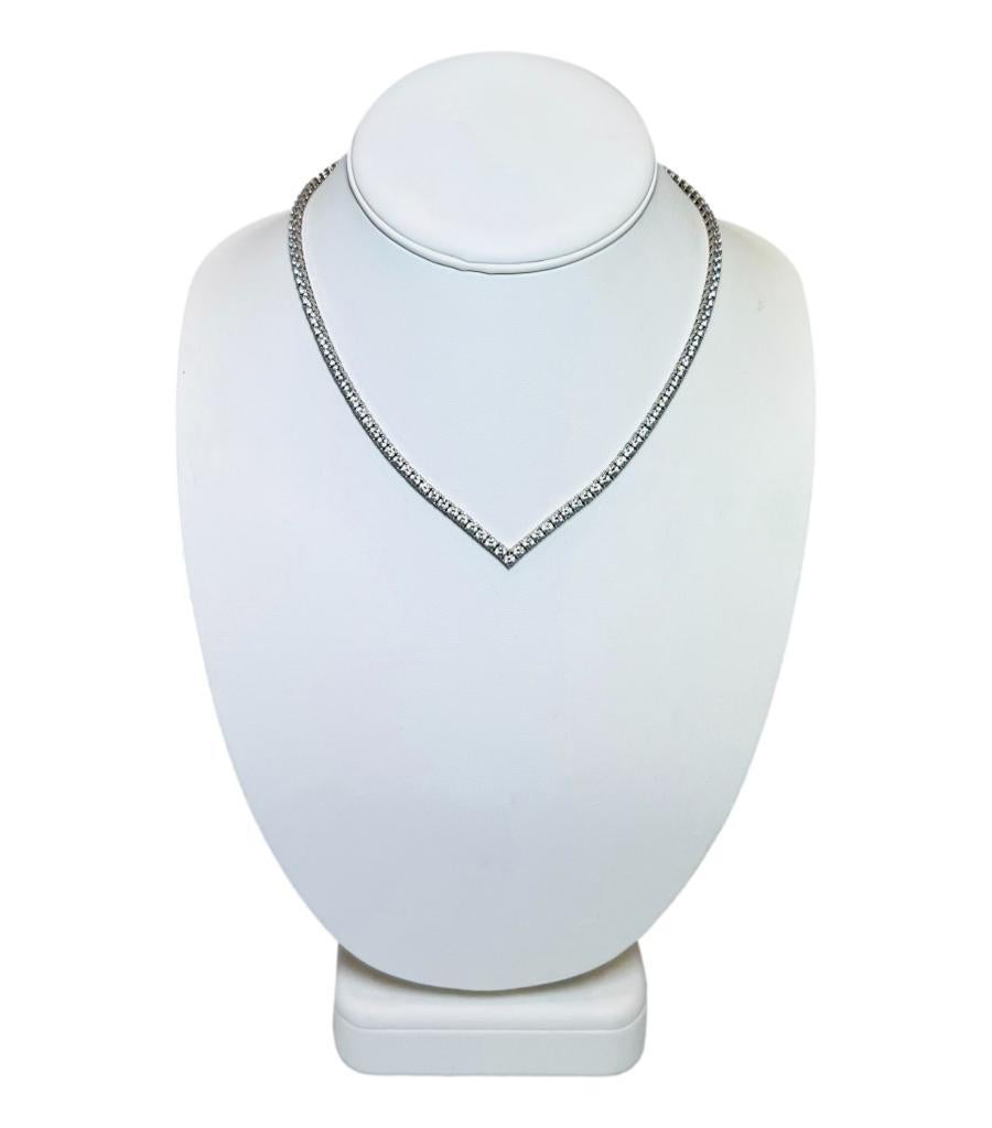 Carat London Vee Line White Gold Plated Necklace With Brilliant Stones
Timeless V-Shaped Tennis necklace crafted from sterling silver and plated with white gold.
Adorned with round cut brilliant stones and detailed with clasp closure. Rrp £649
Size