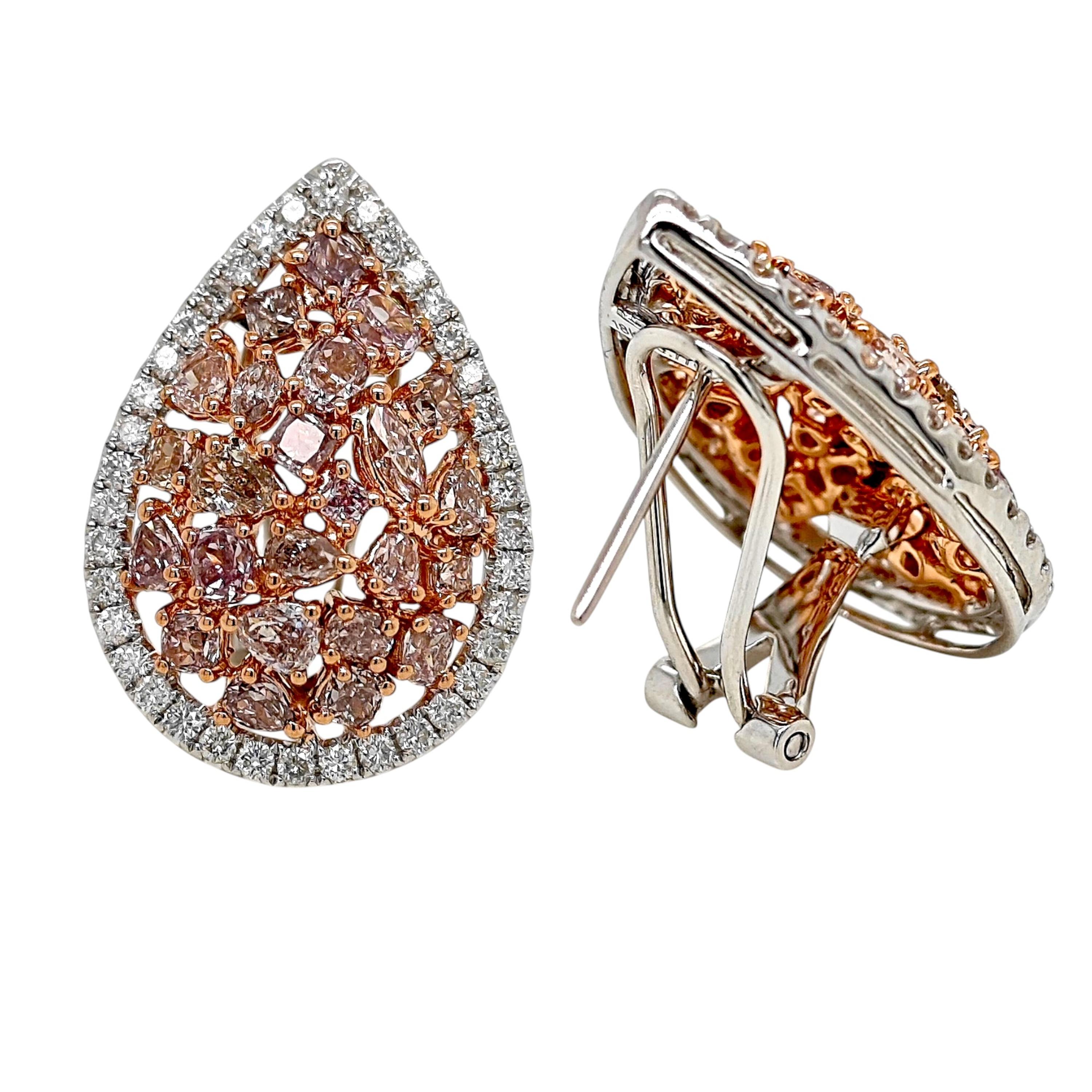 48 Pink Diamond: 3,77 Carati
76 diamanti tondi bianchi: 1,03 Carati
Metallo: Oro bianco 18 carati, 10,60 grammi
