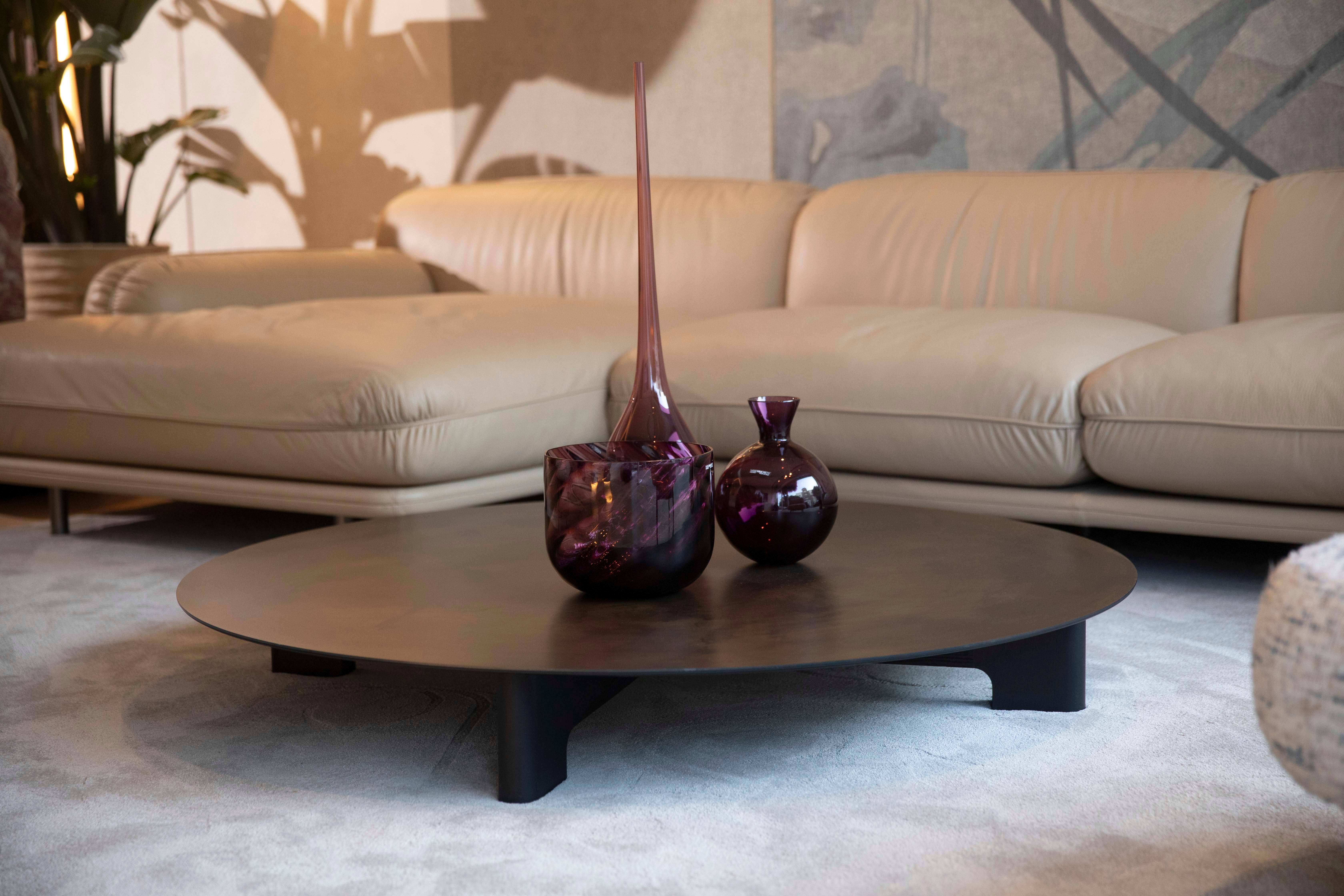 Minimalist Carato Large - a contrast of materials For Sale